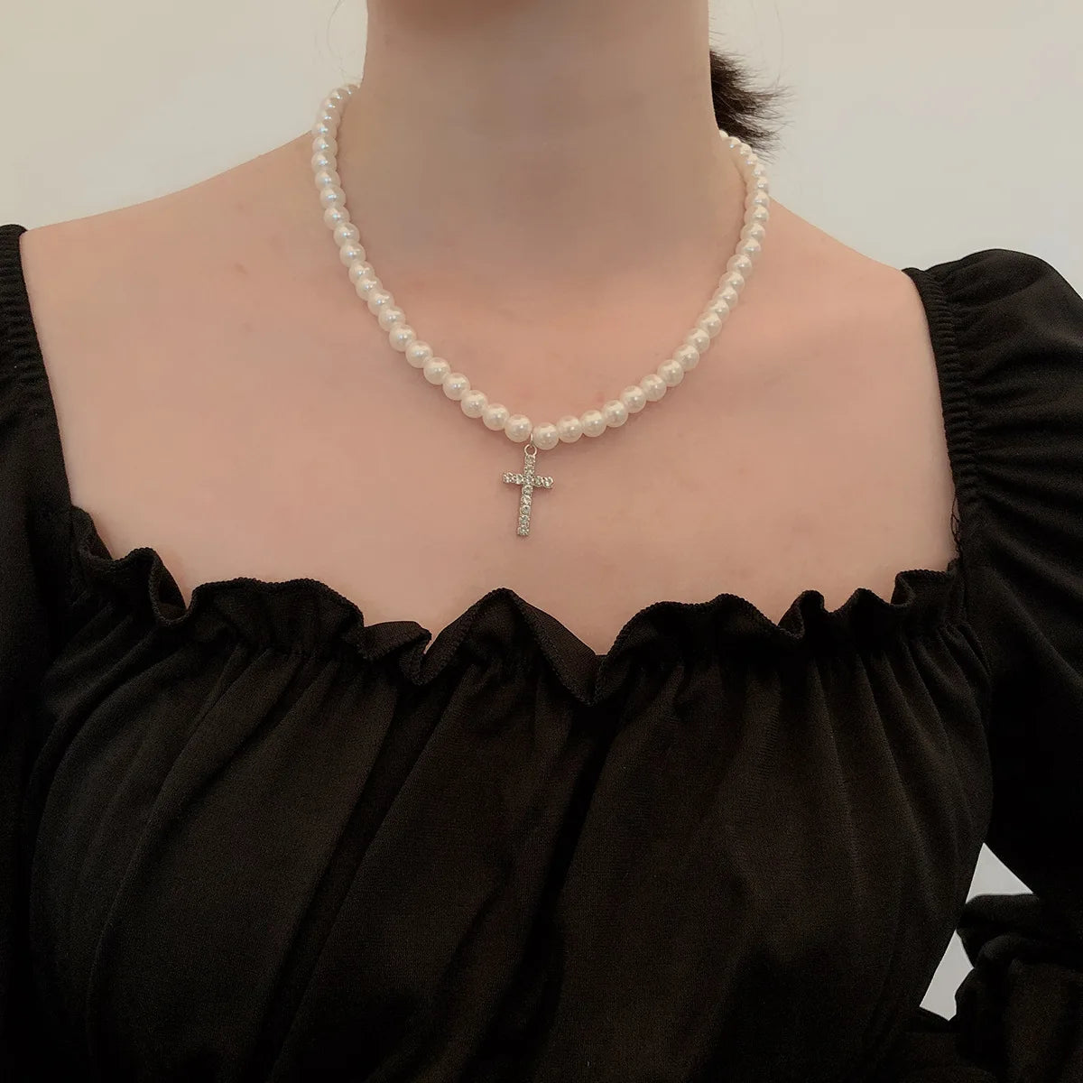 Creative Fashion Simple Design Handmade Pearl Beaded Chain Cross Pendant Necklace for Women Men