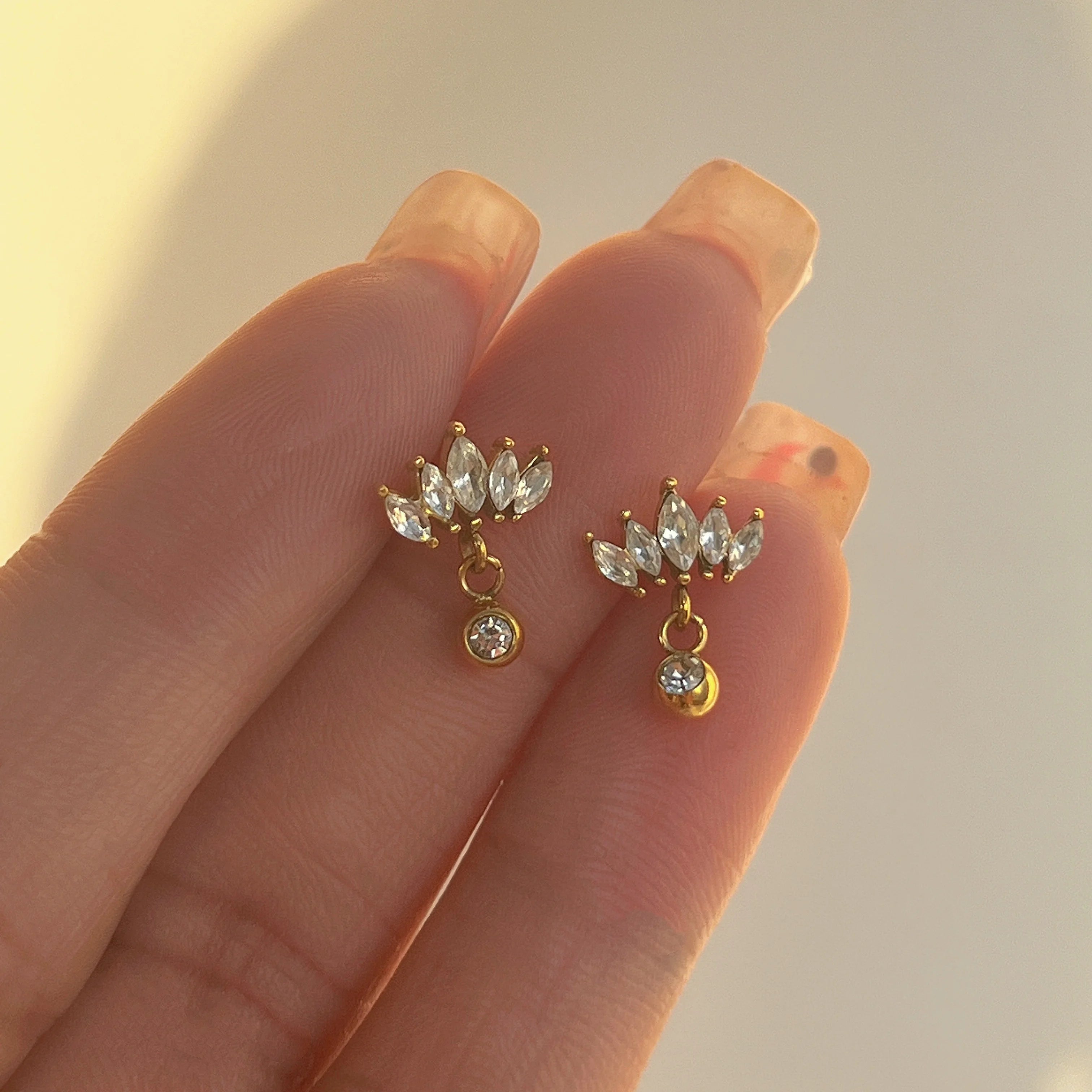 2024 Dazan New 18k Gold Plated Unique Hypoallergenic Stainless Steel Cute Small Crown Minimalist Style Zircon Earrings for Women