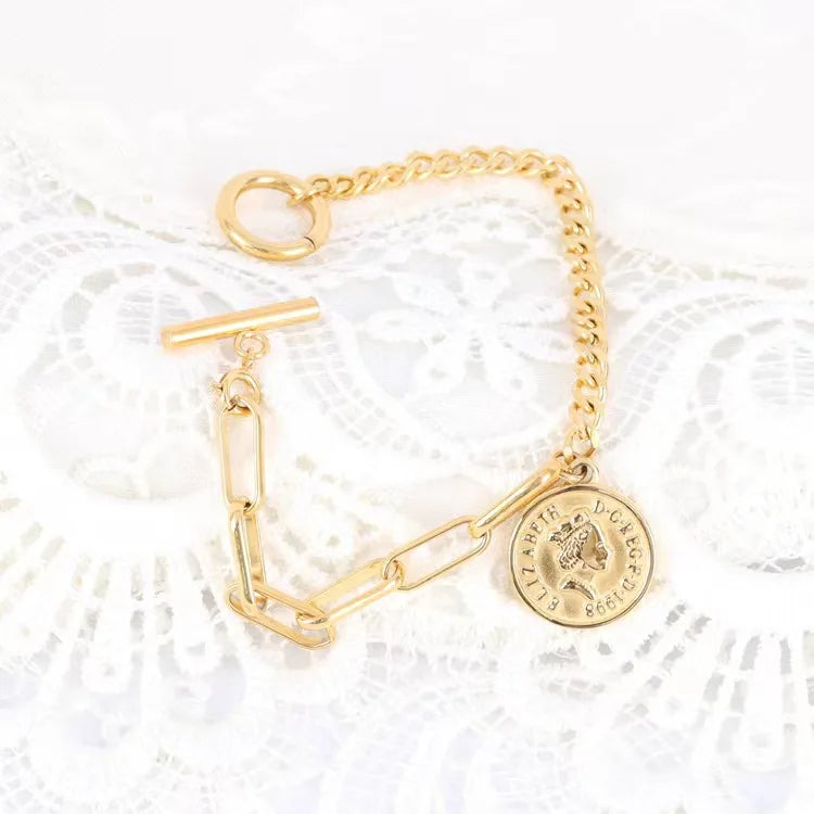 2024 Stainless Steel Ankle Bracelets for Women Vintage Bracelets 18K Gold Plated Queen Pendant Charm Fashion Jewelry OT