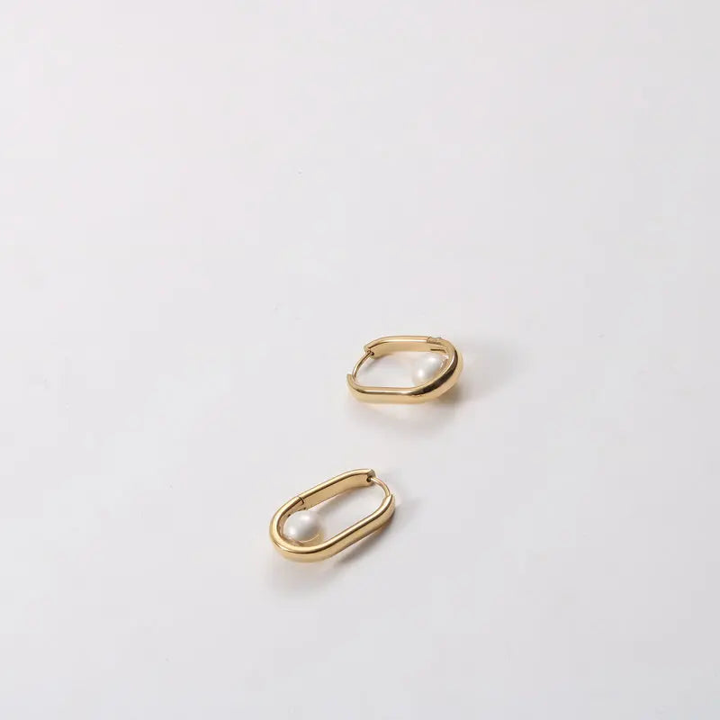 Fenny 18K Gold-plated Wholesale Delicate Luxury Elegant Pearl Olive Shaped Huggie Stainless Steel Earring for Women