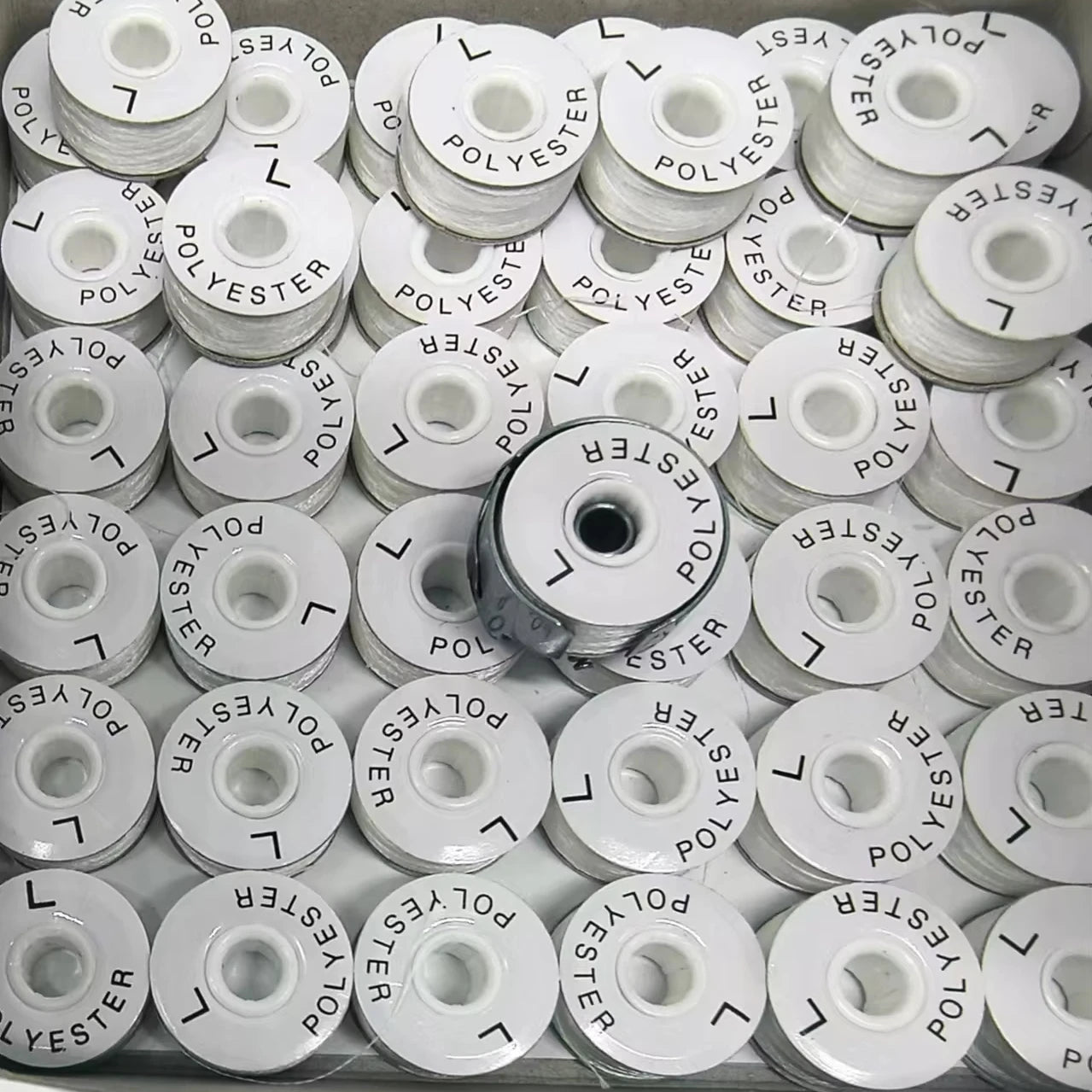 Super Quality Embroidery Pre Wound Bobbins Thread L Type 70D/2 Polyester Paper Side Embroidery Bobbin Thread Sewing Thread