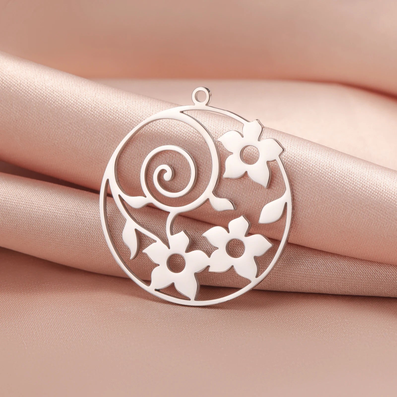 Hollow Out Flower Charm Stainless Steel Flower Round Pendant Gold Color Jewelry Gifts Accessories for Necklace Bracelet