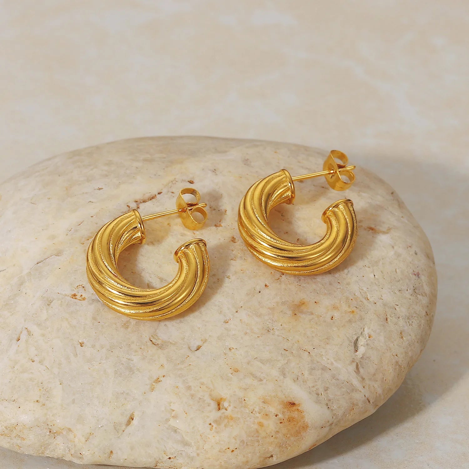 Fashion Stainless Steel Twist Hoop Earrings 18K Gold Plated Geometric New Trendy Exaggerated Circle Design for Women