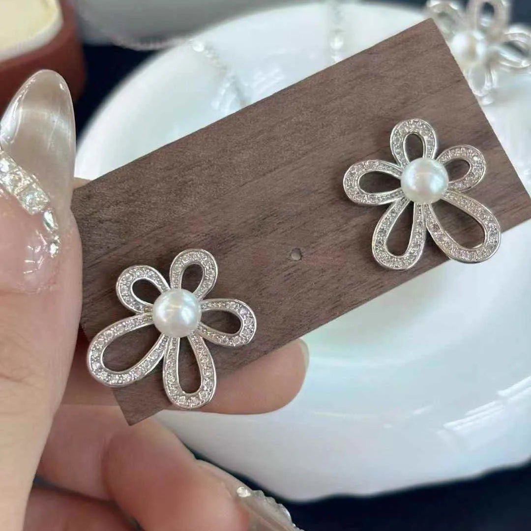 Top Selling Five Leaf Flower White Bread Pearl Stud Earrings 5-6 Millimeters AAAA Grade Platinum Plated Freshwater Pearls