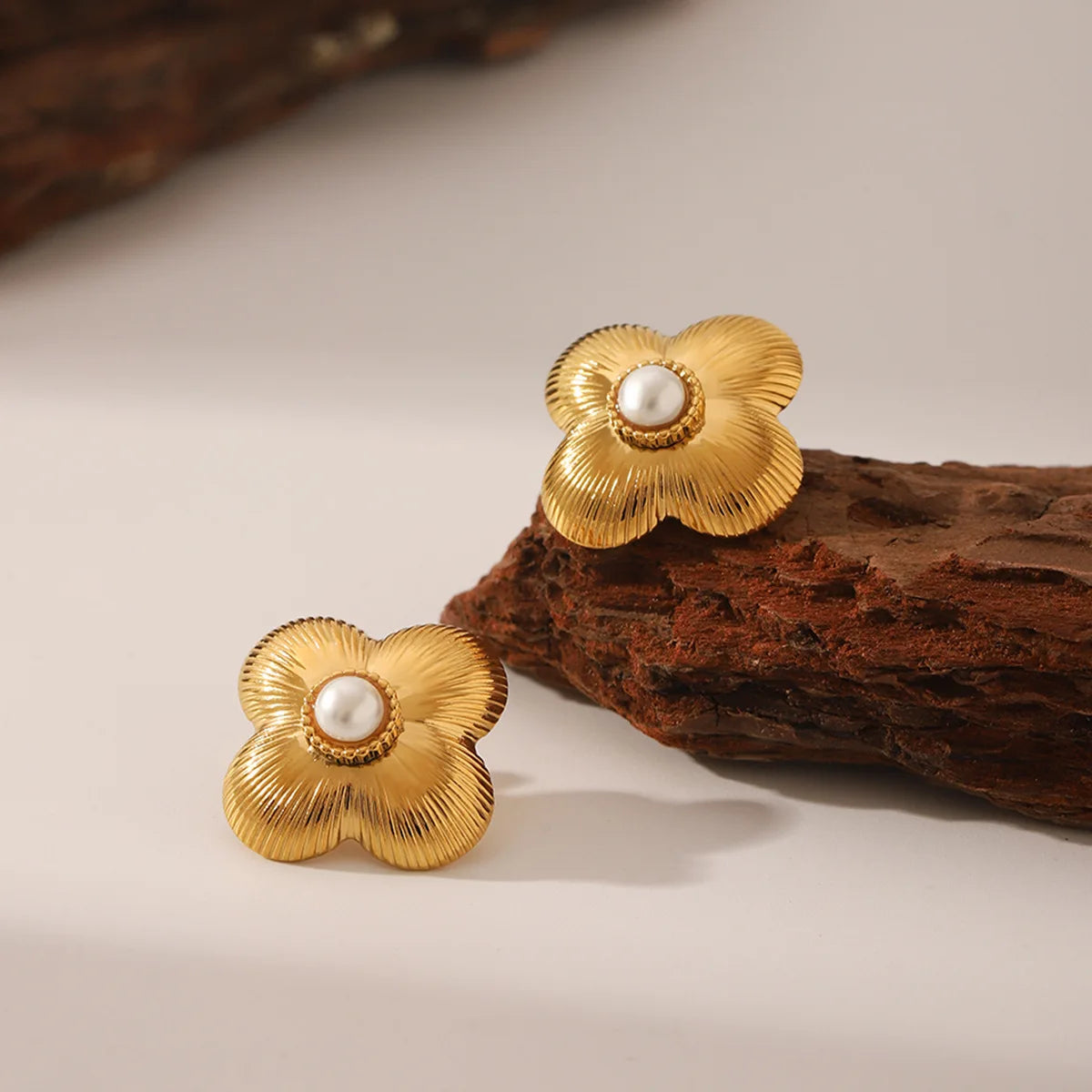 Vintage Style 18K Gold Plated Jewelry Waterproof Striped Flower Pearl Stainless Steel Stud Earring