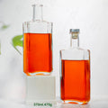Wholesale Clear Empty 500ml 750ml Square Glass Wine Bottle for Whisky Vodka Drinks Soda Drinks Alcoholic Drinks.