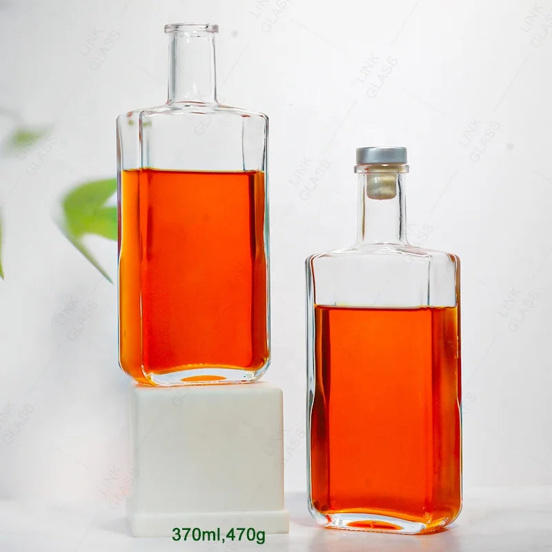 Wholesale Clear Empty 500ml 750ml Square Glass Wine Bottle for Whisky Vodka Drinks Soda Drinks Alcoholic Drinks.