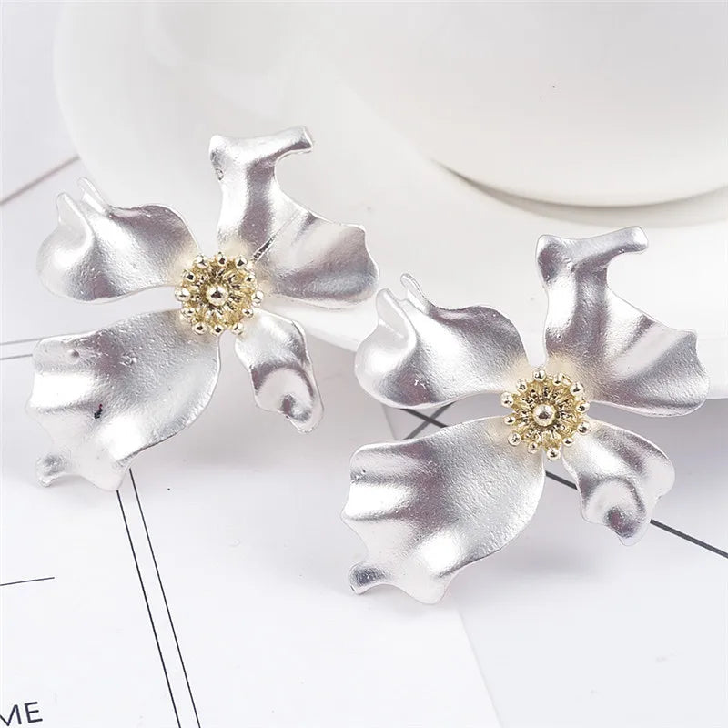 Factory Europe American Earrings 2025 Simple Three-dimensional Petal Girls Earrings Personality Retro Fine Jewelry Earrings