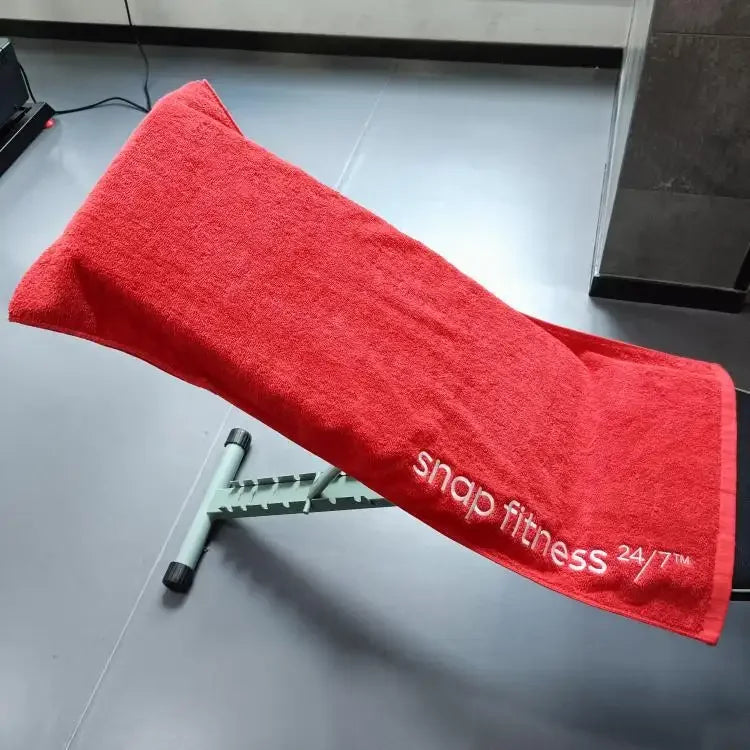 Custom Embroidery Gym Towel 100% Cotton Terry  40x110cm  Personalized Gym Towels with Zip Pocket