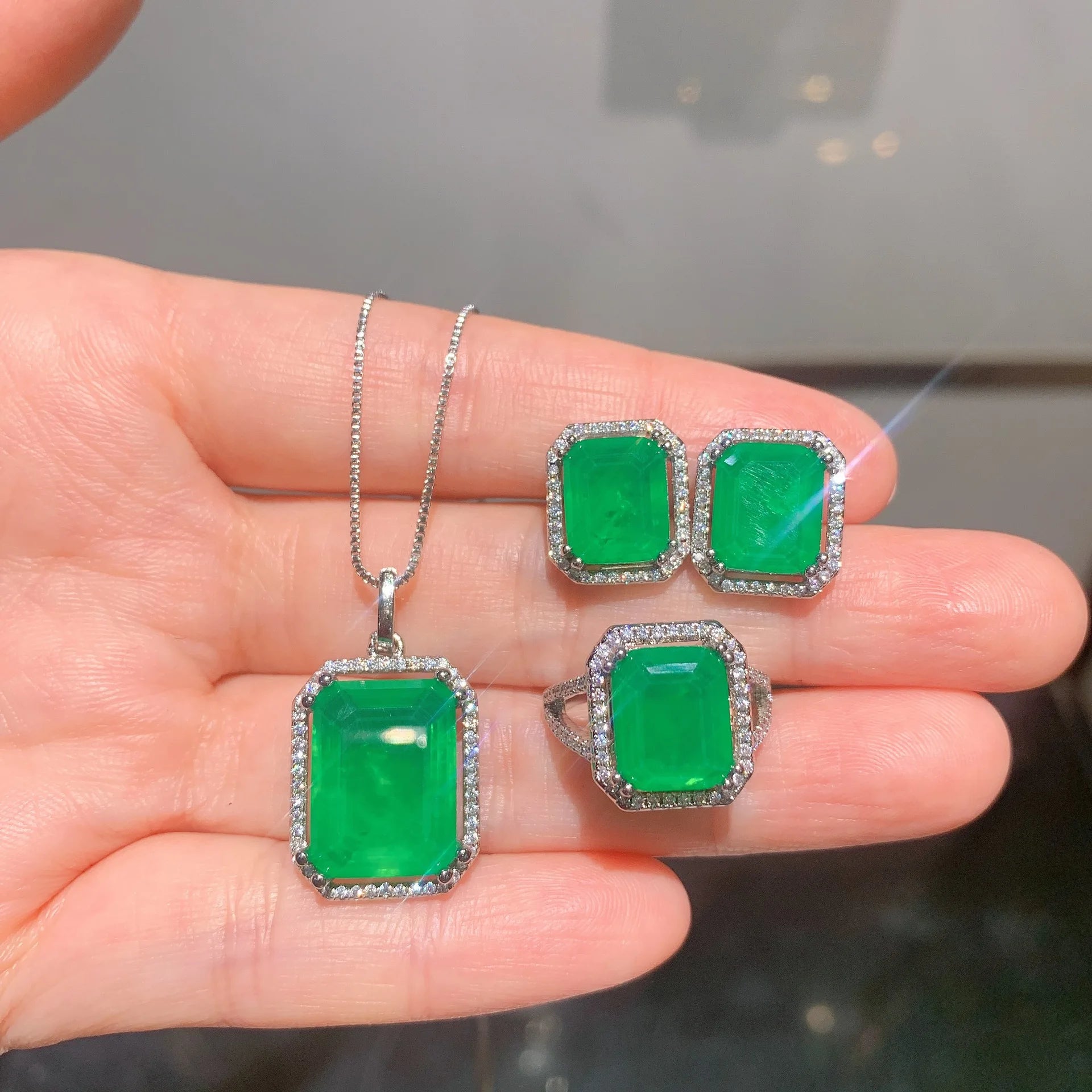 2021 Bridal Earrings WeddingSimulation Emerald Gemstone Necklace Set High Carbon Green Diamonds Earrings Necklace for Women