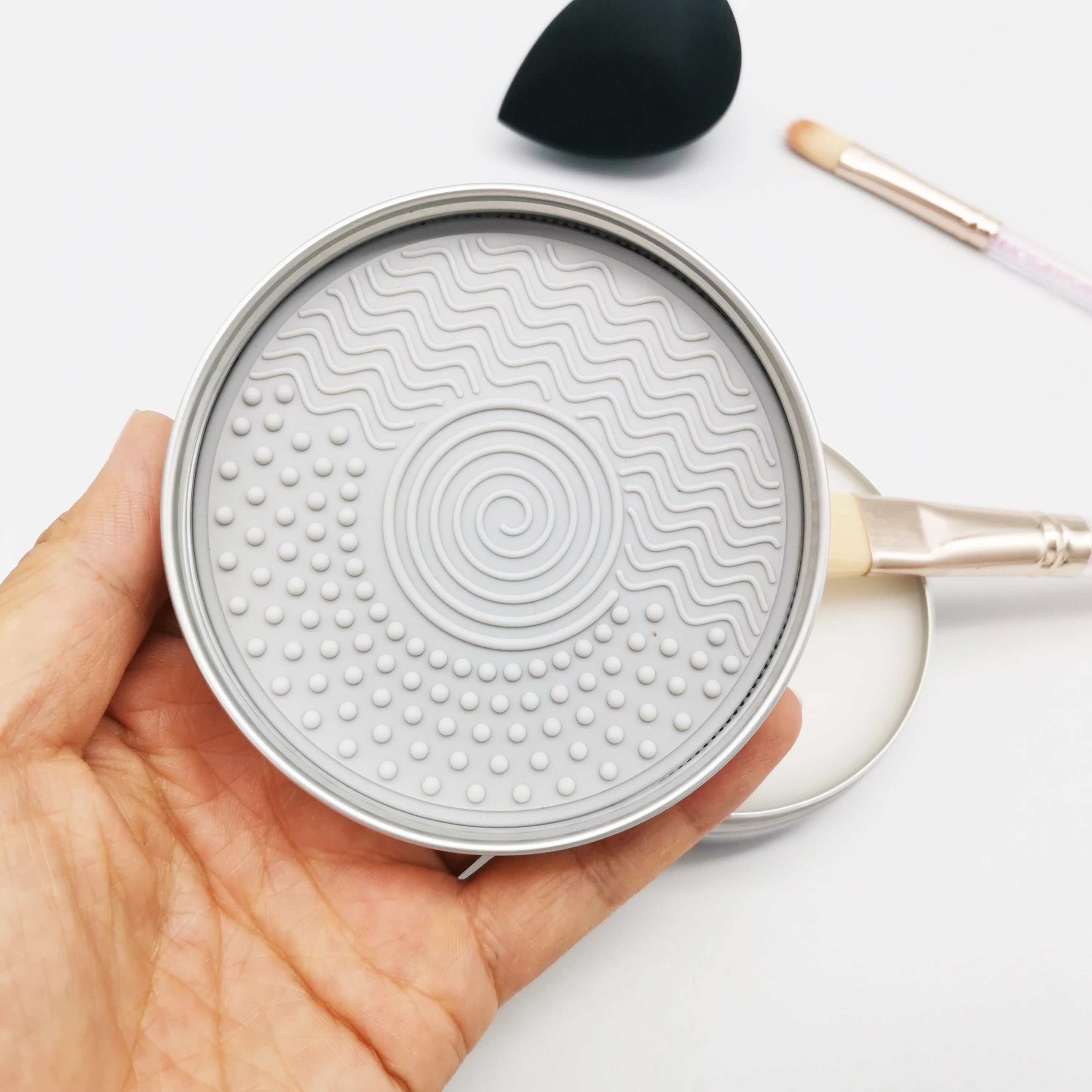 Wholesale 82MM Grey Color Silicone Makeup Brush Cleaning Pad