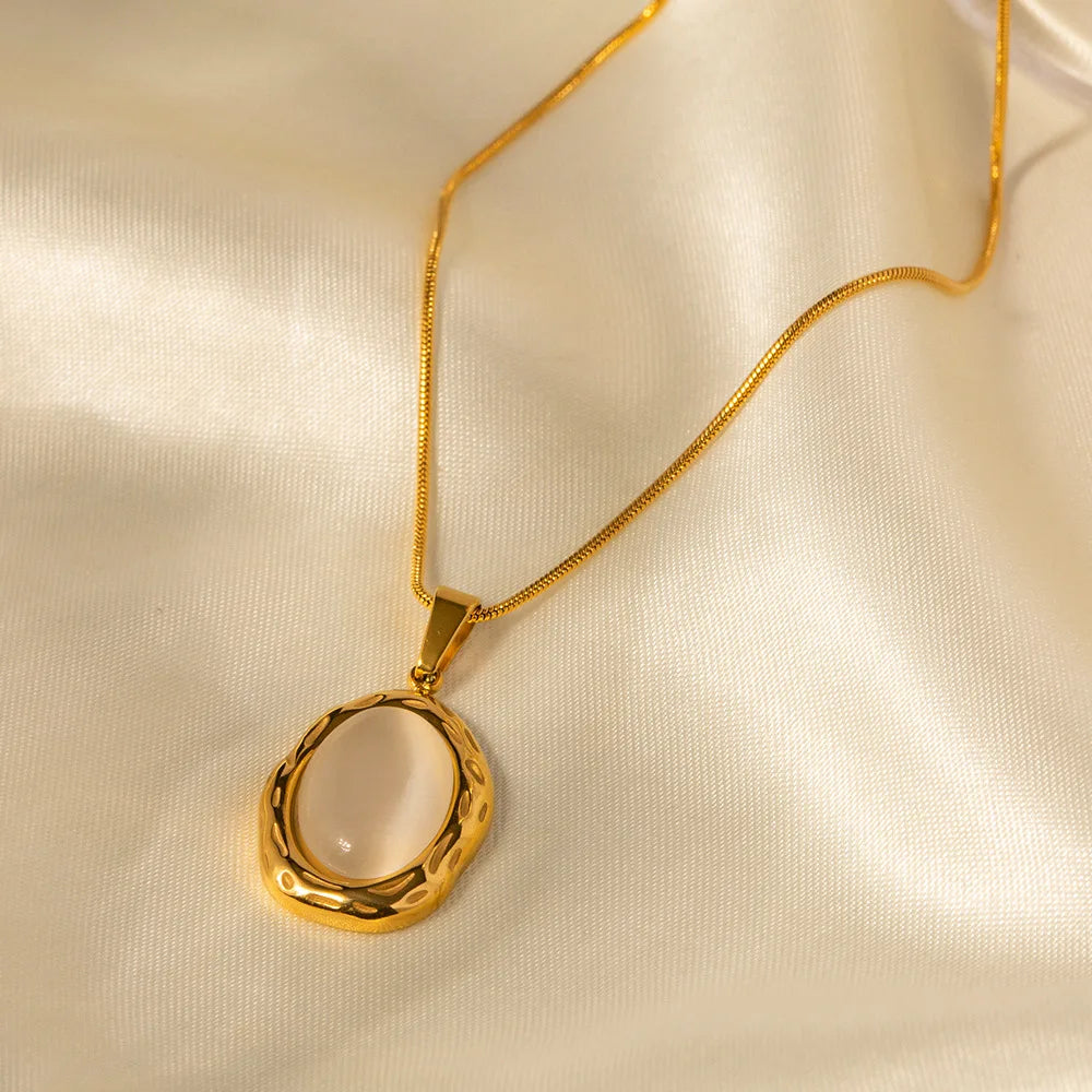 2023 Fashion New Stainless Steel 18K Gold Texture Light Luxury Natural Stone Pendant Necklace Spot Wholesale