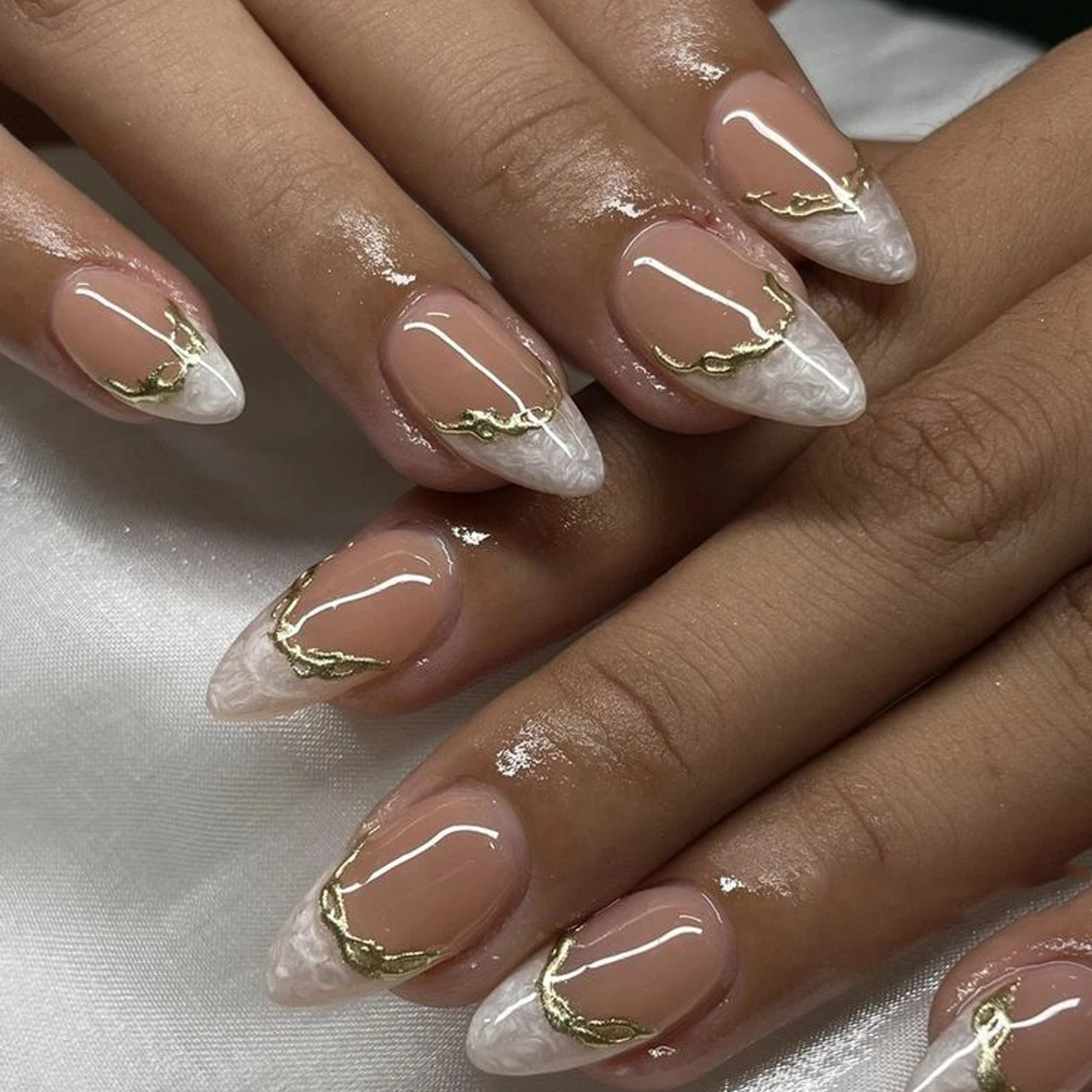 24 Pcs 3726 Elegant Nude and Gold Nail Tips with Luxurious Marble Design Short Almond Press on Nails Artificial Fingernails
