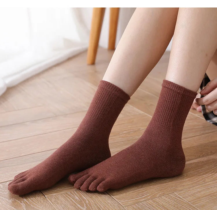 Hot Sale Non-slip 5 Toe Yoga Socks Women Yoga Socks Rabbit Wool Anti Slip Sport Thermal Socks