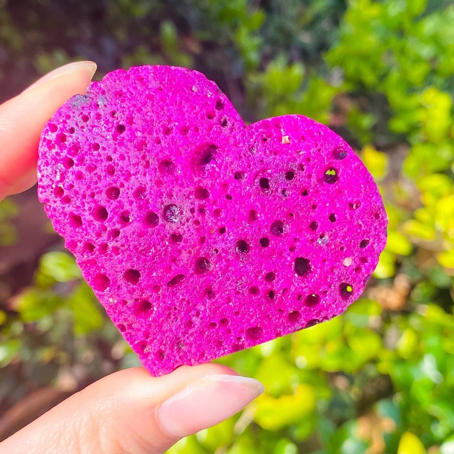 Hot Sale Natural Energy Gemstone Carvings Red Ruby Hearts Healing Stone Red Ruby Crafts for Gifts and Home Decoration