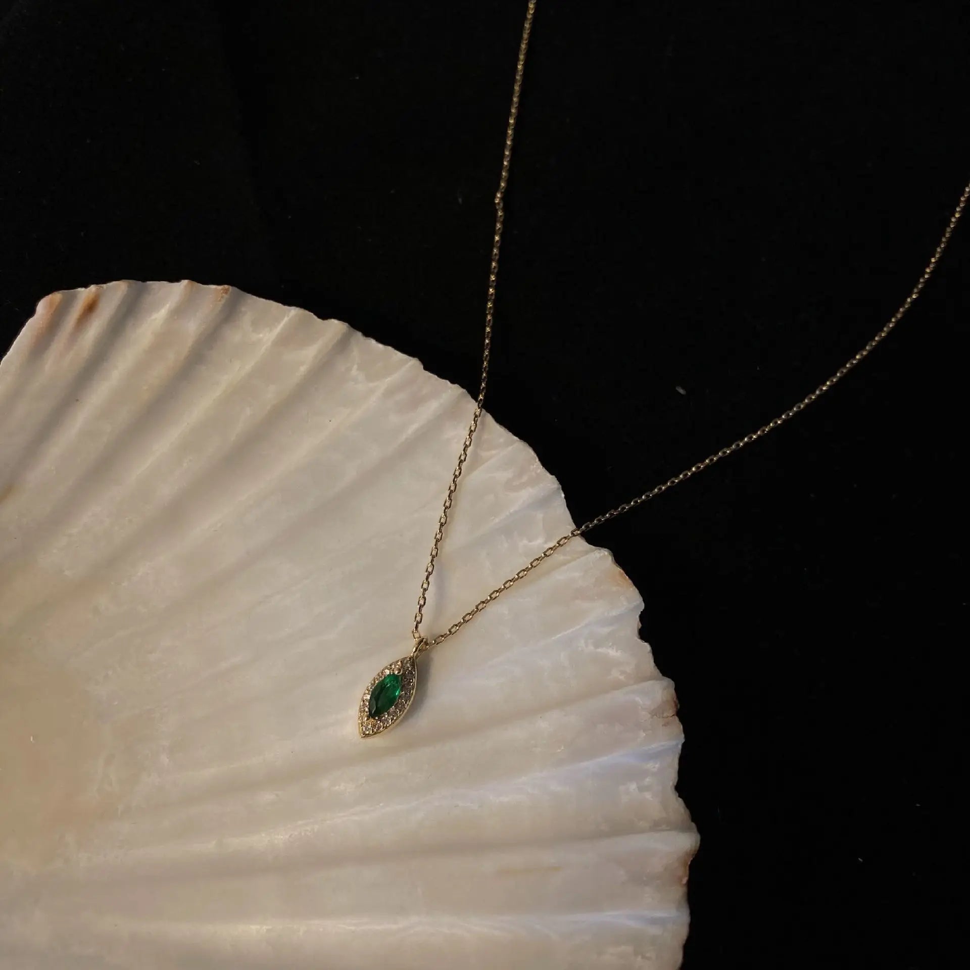 Vintage Luxury Pure 925 Sterling Silver Clavicle Chain Green Zircon Eye of Horus Pendant Necklace for Women Jewelry