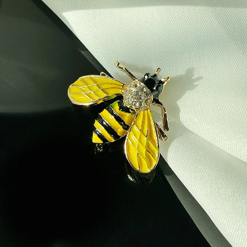 Fashion Cute Yellow Enamel Bee Brooch Pin Rhinestone Honey Bee Brooches for Women