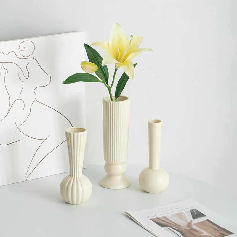 Nordic Minimalist Modern Cream Ceramic Vase for Living Room Hydroponic Dining Table Flower Arrangement Elegant Dining Ornament