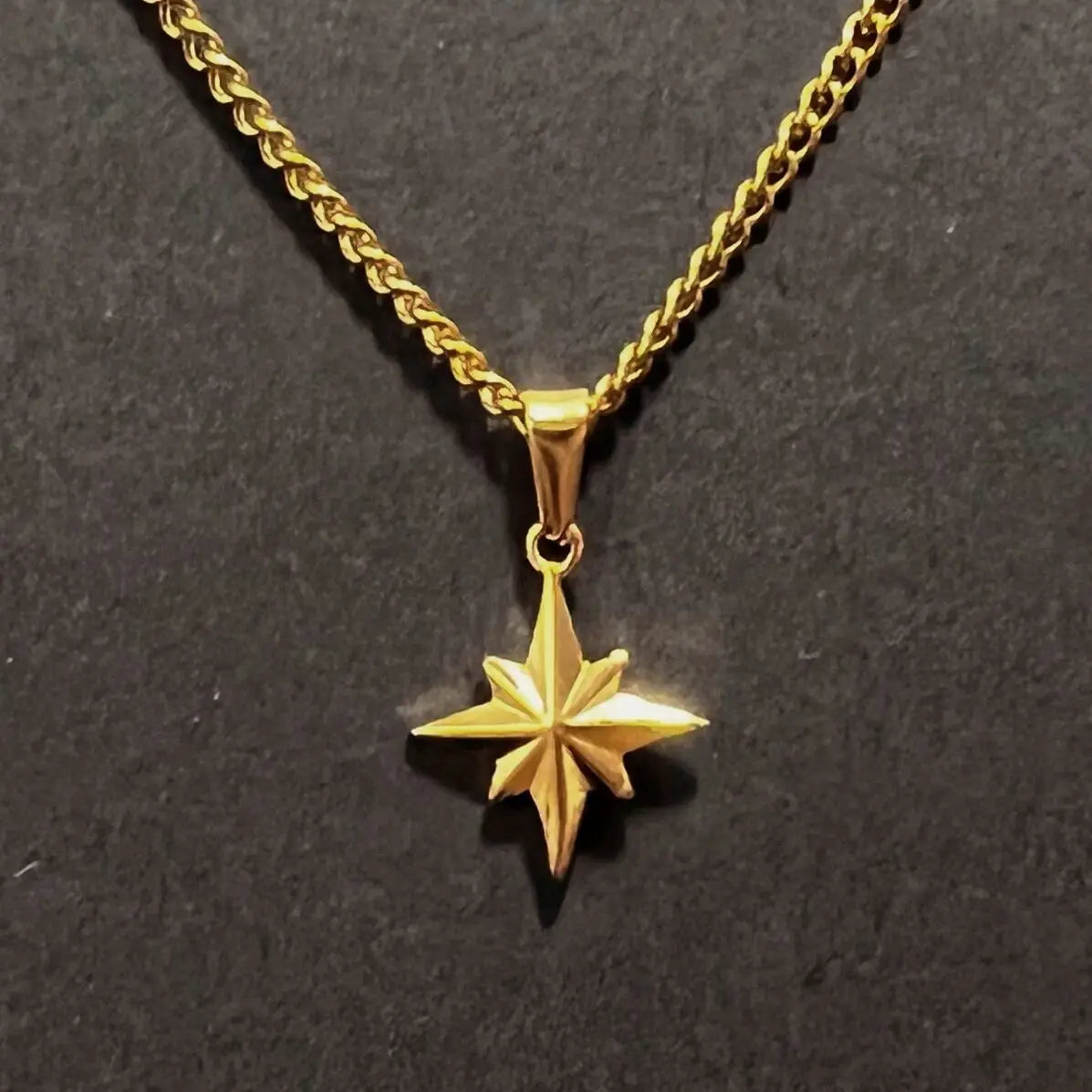 Trendy Women Minimalist Choker Necklace Stainless Steel Crescent Moon Necklace Gold Compass North Star Pendant Necklace