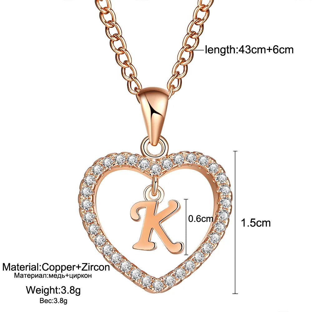 Qiuhan OEM Womens Jewelry Name Initials Heart Pendant Necklace 26 Letters Zircon Love Necklaces Wholesale Metal Dropshipping 4g