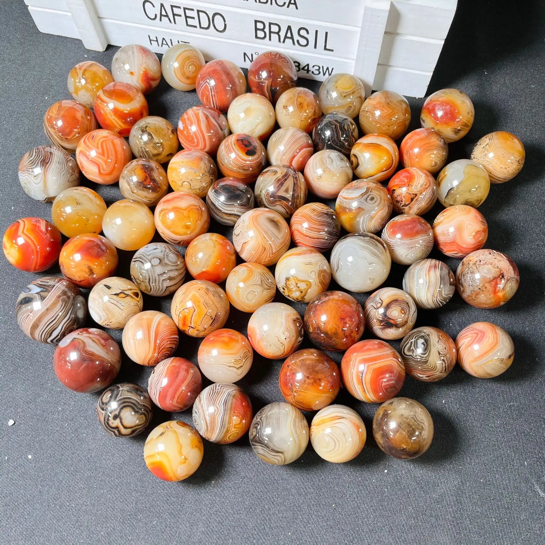 Natural Silk Agate Sardonyx Palm StonesSardonyx Stone Spheres for Home Decor and Meditation