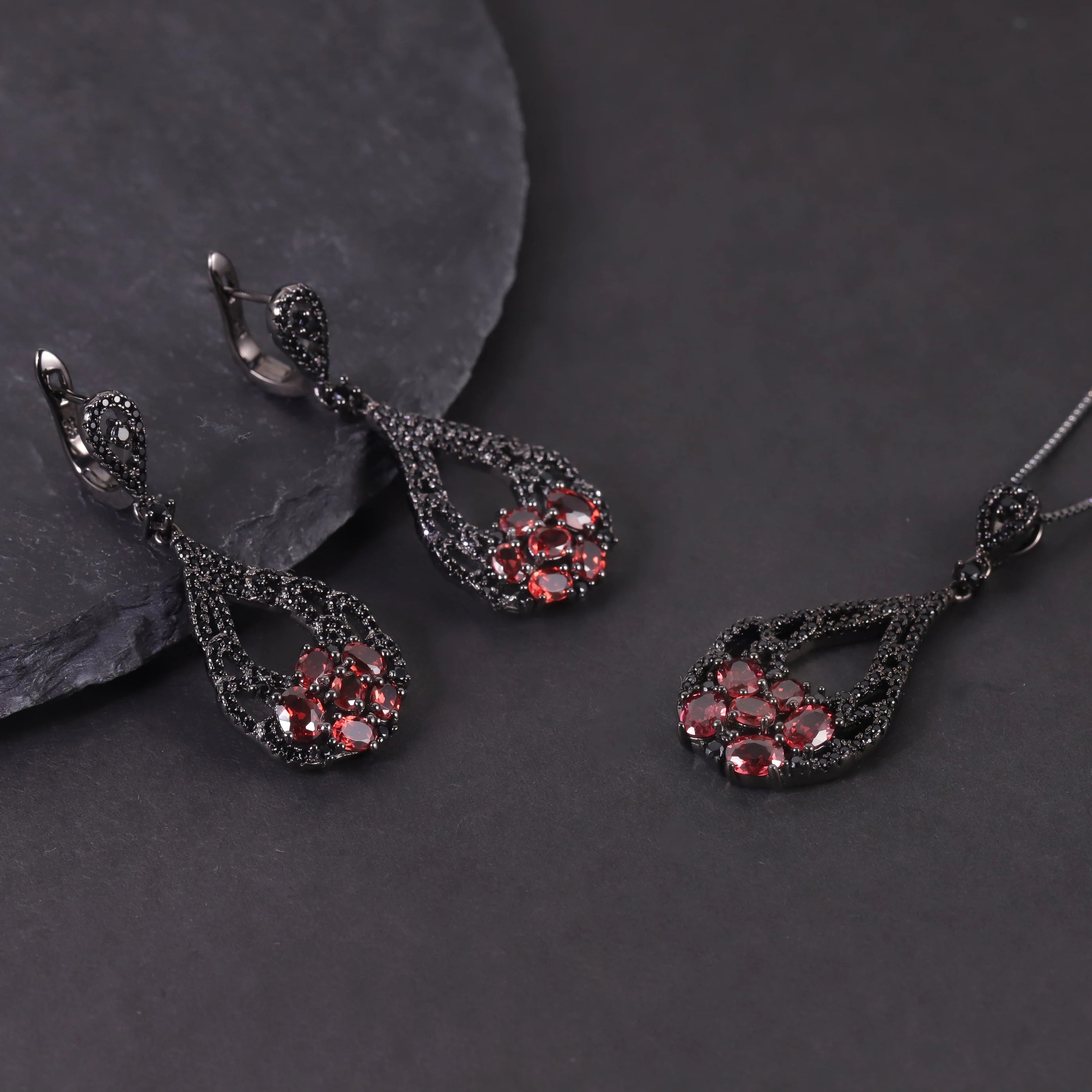 W0503 Engravable Jewelry Wholesale Natural Garnet Black Gun Plated 925 Silver Jewelry Sets Red Gems Custom Flower Jewelry Sets