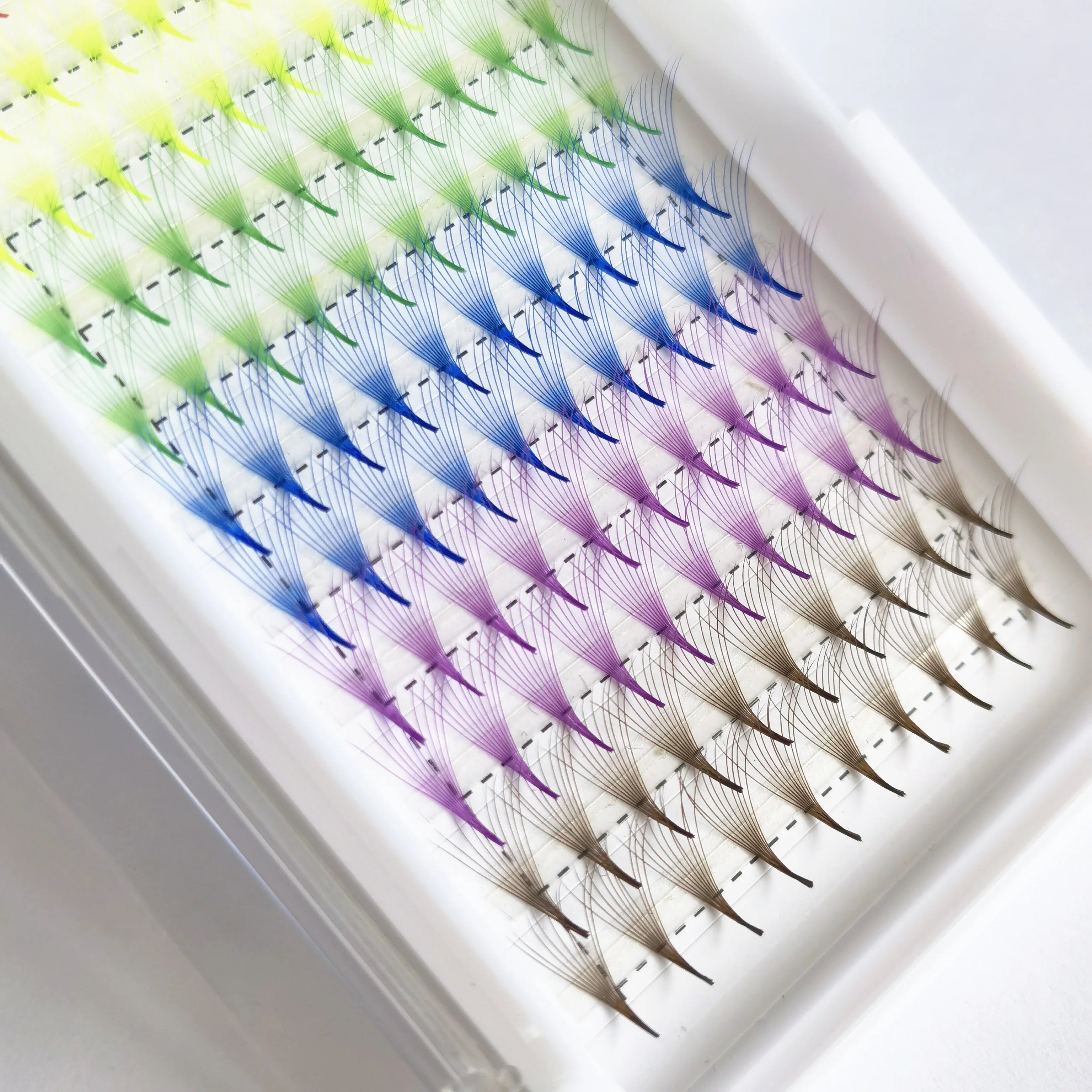 Fans Eyelash Manufacturer New Arrival Color Premade Fans Eyelash Extensions Heat Bonded