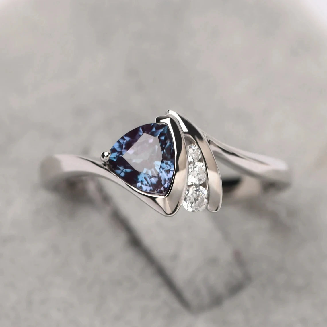 CAOSHI Cheap Top Quality CZ Trendy Crystal Wedding Engagement Bands Jewelry Pretty Trillion Cut Cubic Zirconia Ring for Women