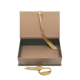 Customize Foldable Magnetic Ribbon Bow Closure Luxury Cardboard Boxes Gift Sets Clothing High Heels Packaging Embossing Recycled