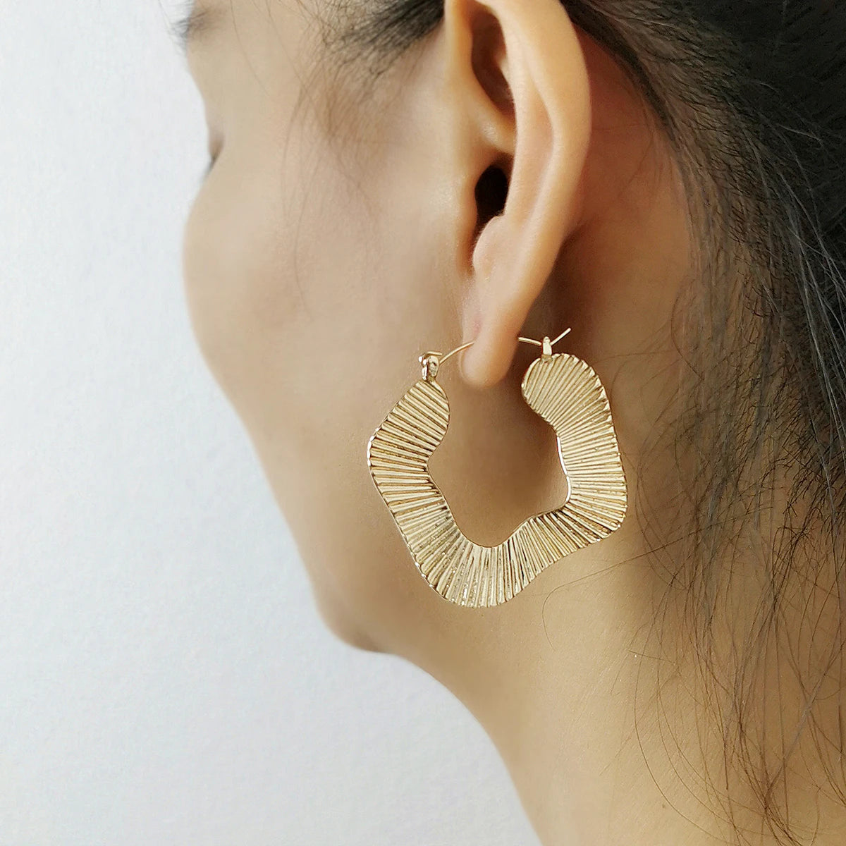 Women Exaggerated Gold Plated Irregular Drop Earrings Metal Lines Fashion Geometric Pattern Hoops Earrings Women Jewelry