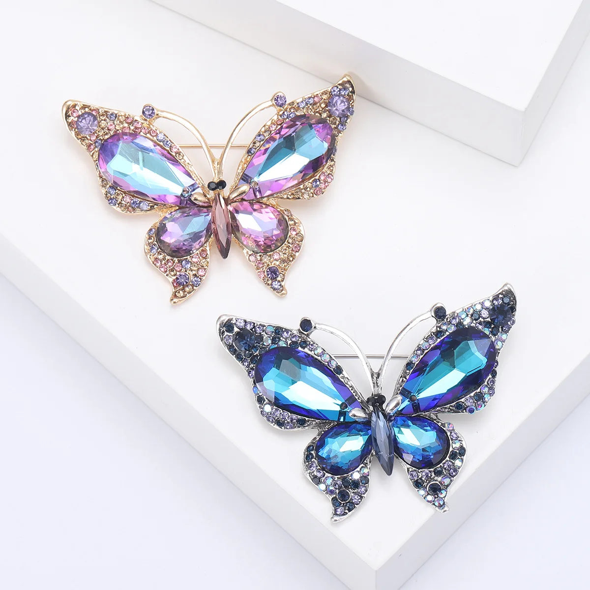 Shining Crystal Butterfly Brooches for Women Large Rhinestone Insect Charm Brooch Pin Cardigan Coat Accessories (KBL124)