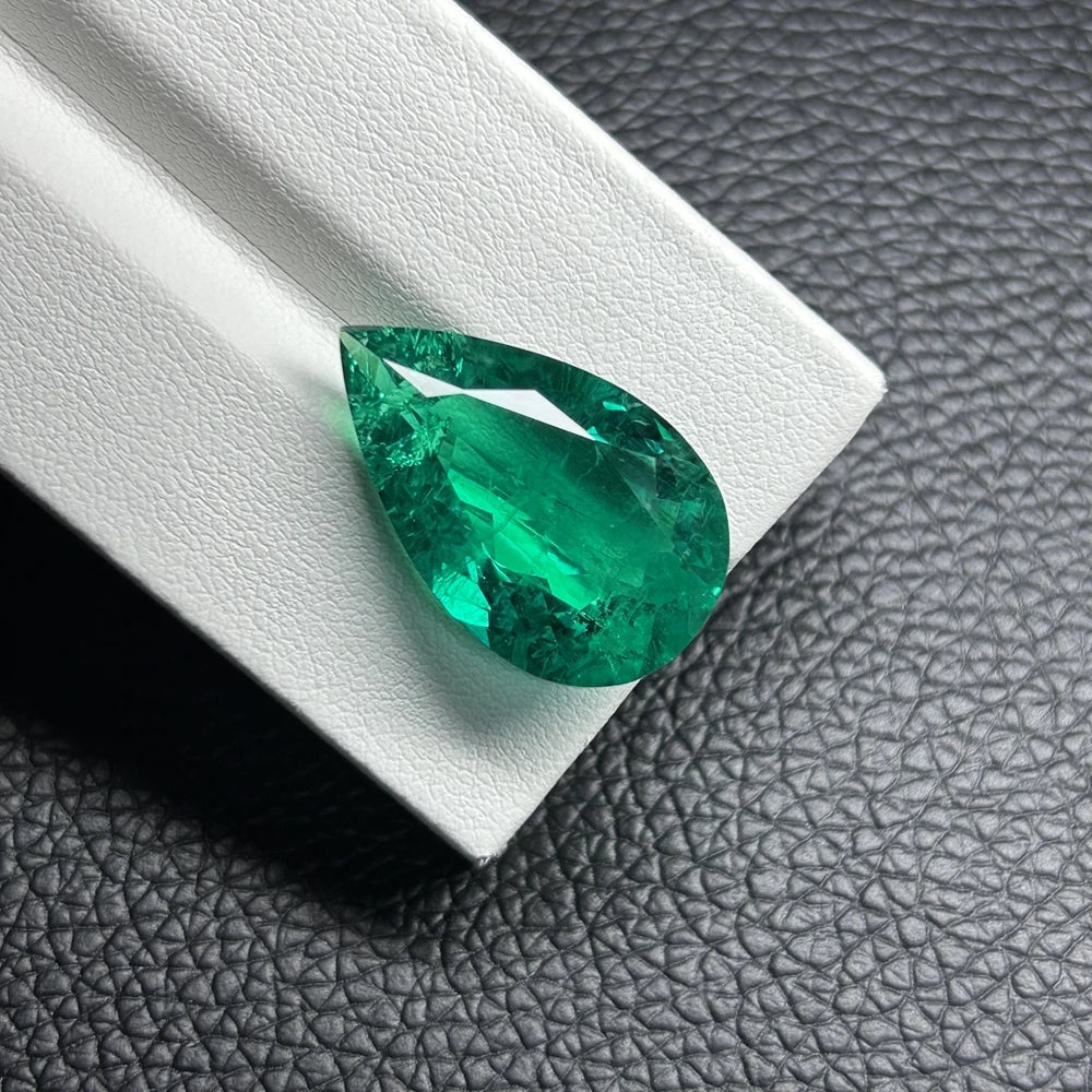 Inclusion Hydrothermal Columbia 15x24mm 16cts Big Size Lab Grown Green Pear Emerald Stone