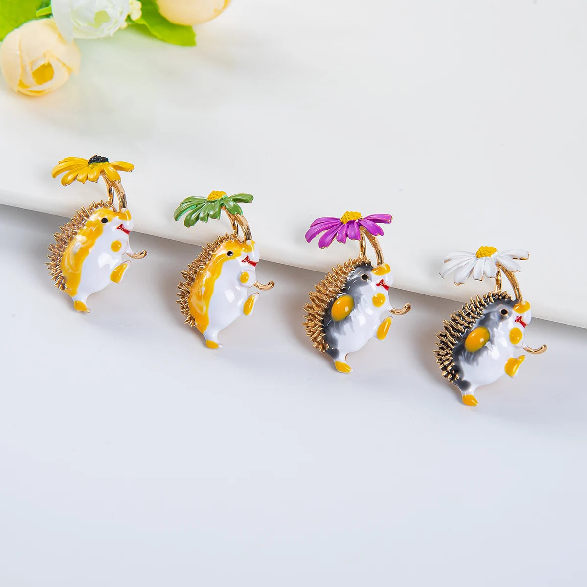 Cute Colorful Enamel Animals Hedgehog Brooches Oil Drip Cartoon Hedgehog Daisy Brooch Pins for Women