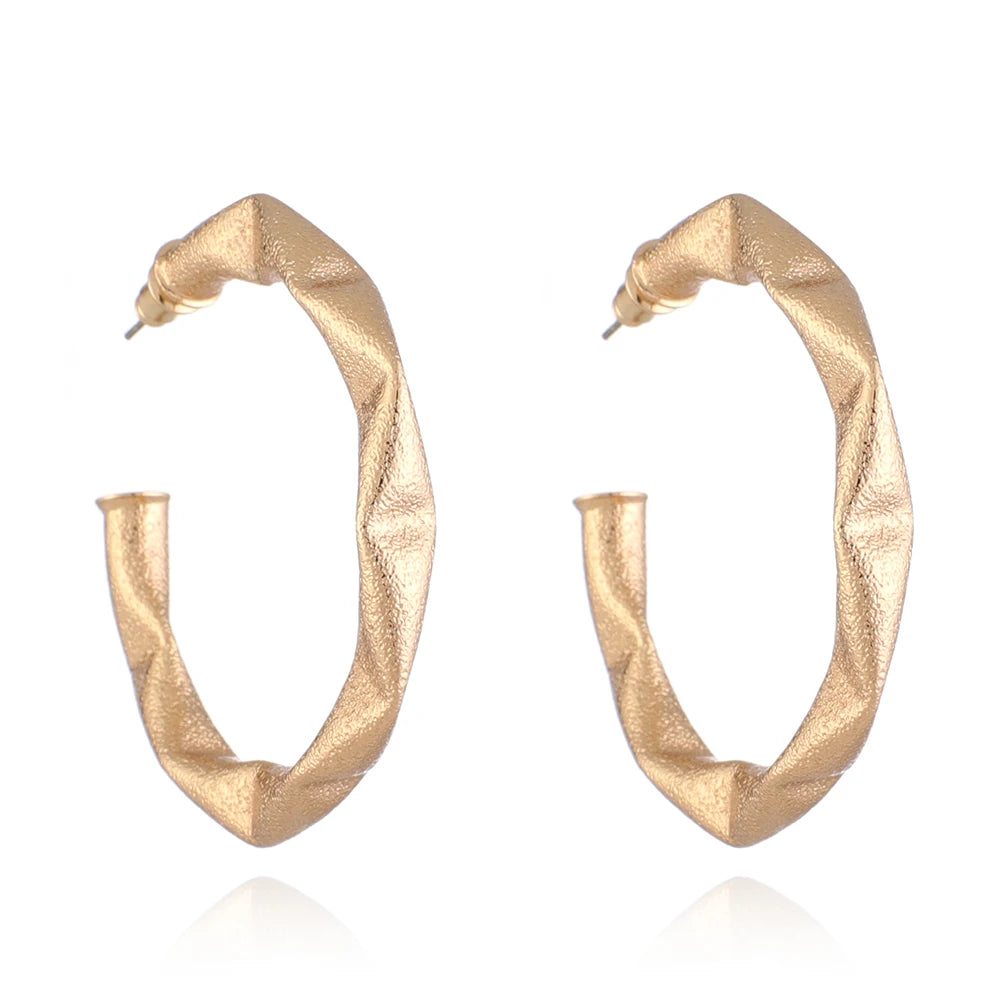 Hot Selling Classic Vintage 18K White Gold Plated Hoop Earrings Fashion Design in 3 Sizes Mainly Made of Brass