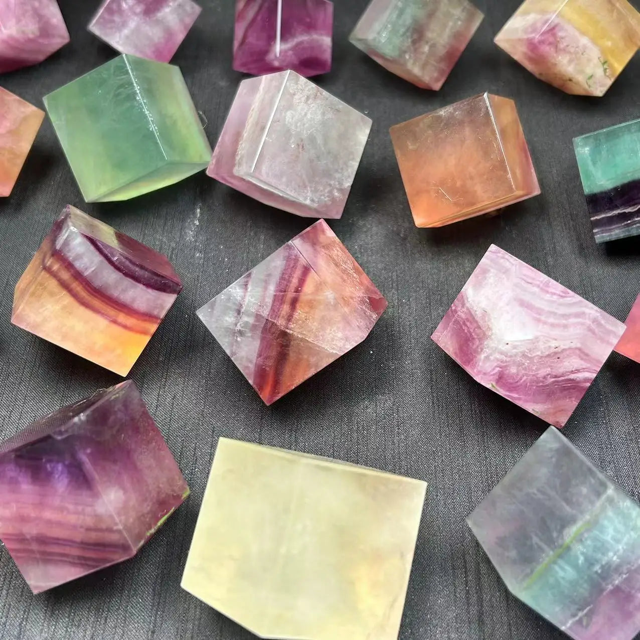 Hot Sale Natural Crystal Cube Candy Fluorite Cube Candy Fluorite Ornament Forhealing