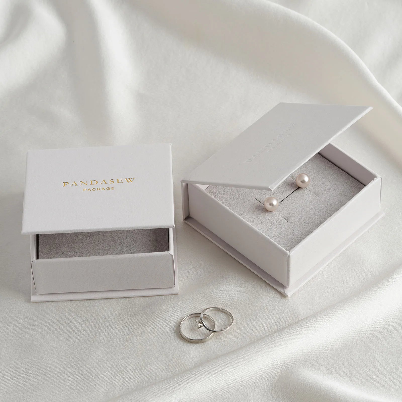 Custom Gold Foil Embossed Matt Laminated UV Coated Recyclable Rigid Packaging Boxes for Jewelry Bracelet Necklace