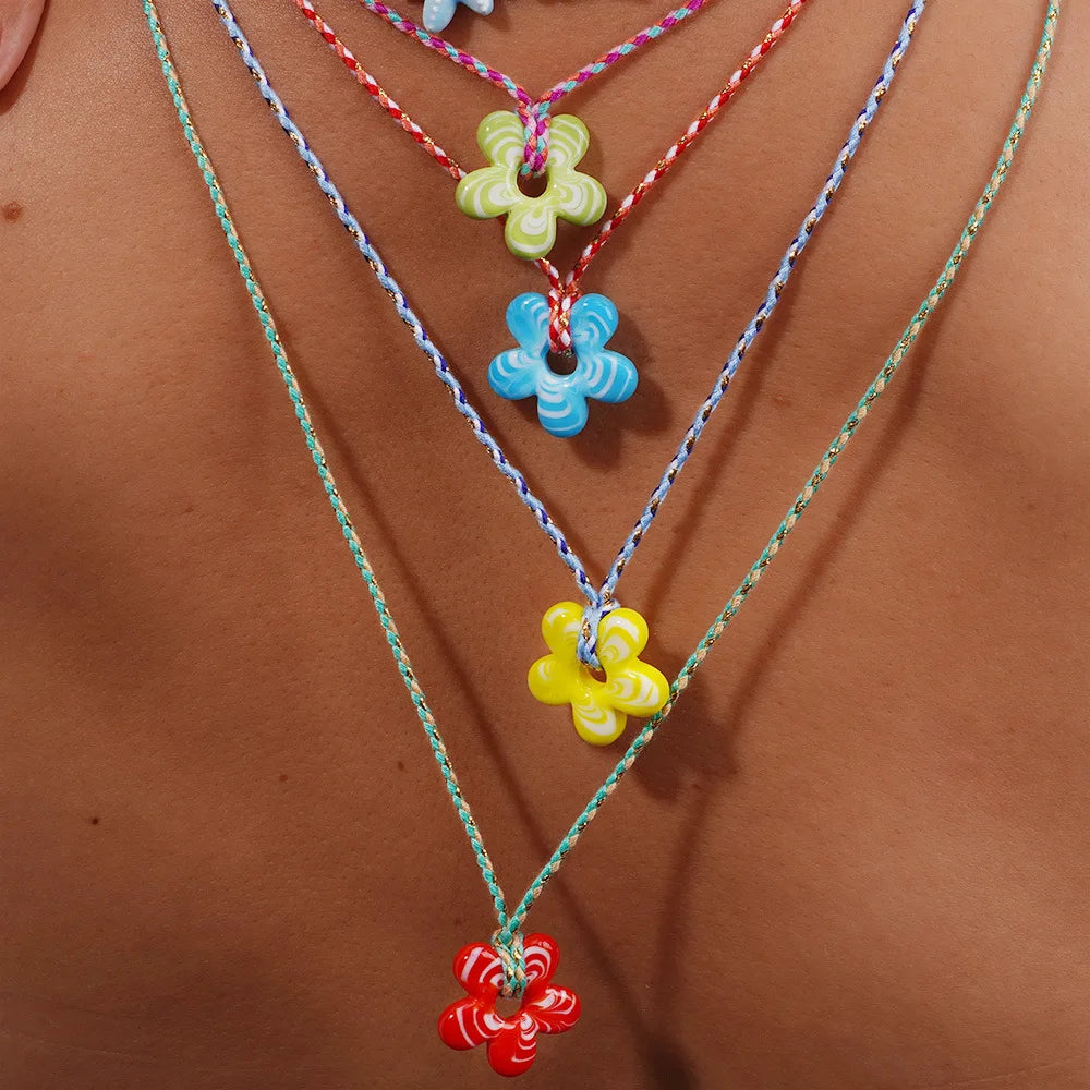 Summer 2025 Muti -Color Glass Red Flower Necklace Unique Rope Lock Flower Sweater Style Daisy Flower Choker Charm Necklace
