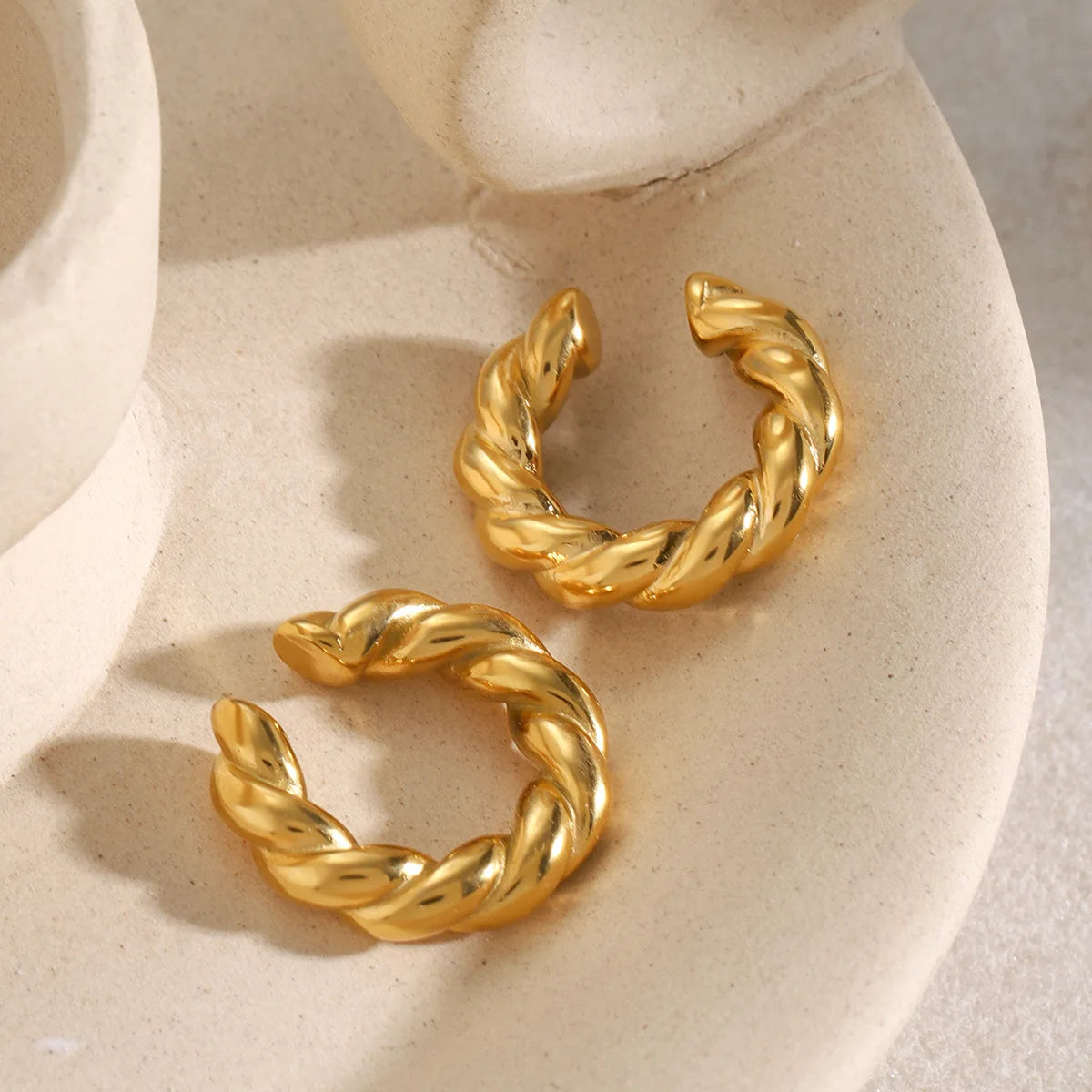 Ins Fashion Waterproof 18K Gold Plated Twist Rope Ear Clip Chunky Stainless Steel Smooth Swirl Spiral Ear Cuff Earrings