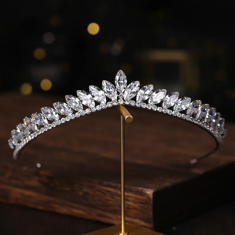 Bridal Zircon Rhinestone Wedding Bridal Pageant Silver Crystal Tiaras Crown Molding Headpieces for Queens and Bride