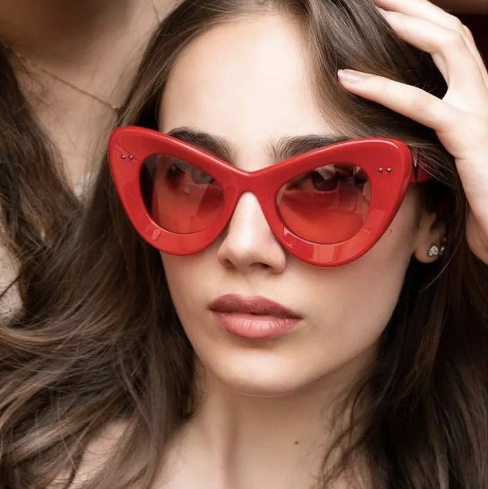 Qmoon Free Logo Girly Korea Custom Sunglasses Logo Thick Frame Luxury Shades Red Designed Cat Eye Women Private Label Sunglasses