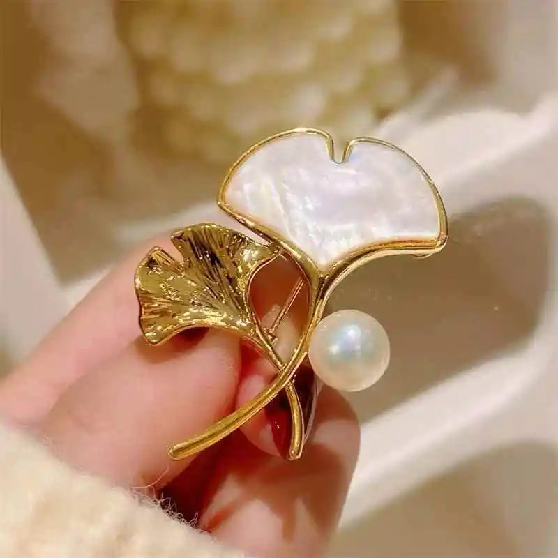 High-End Luxury Ginkgo Leaf Design Brooch Inlaid with 7-8mm Freshwater Beads and Natural Seawater Mother Shell for Weddings