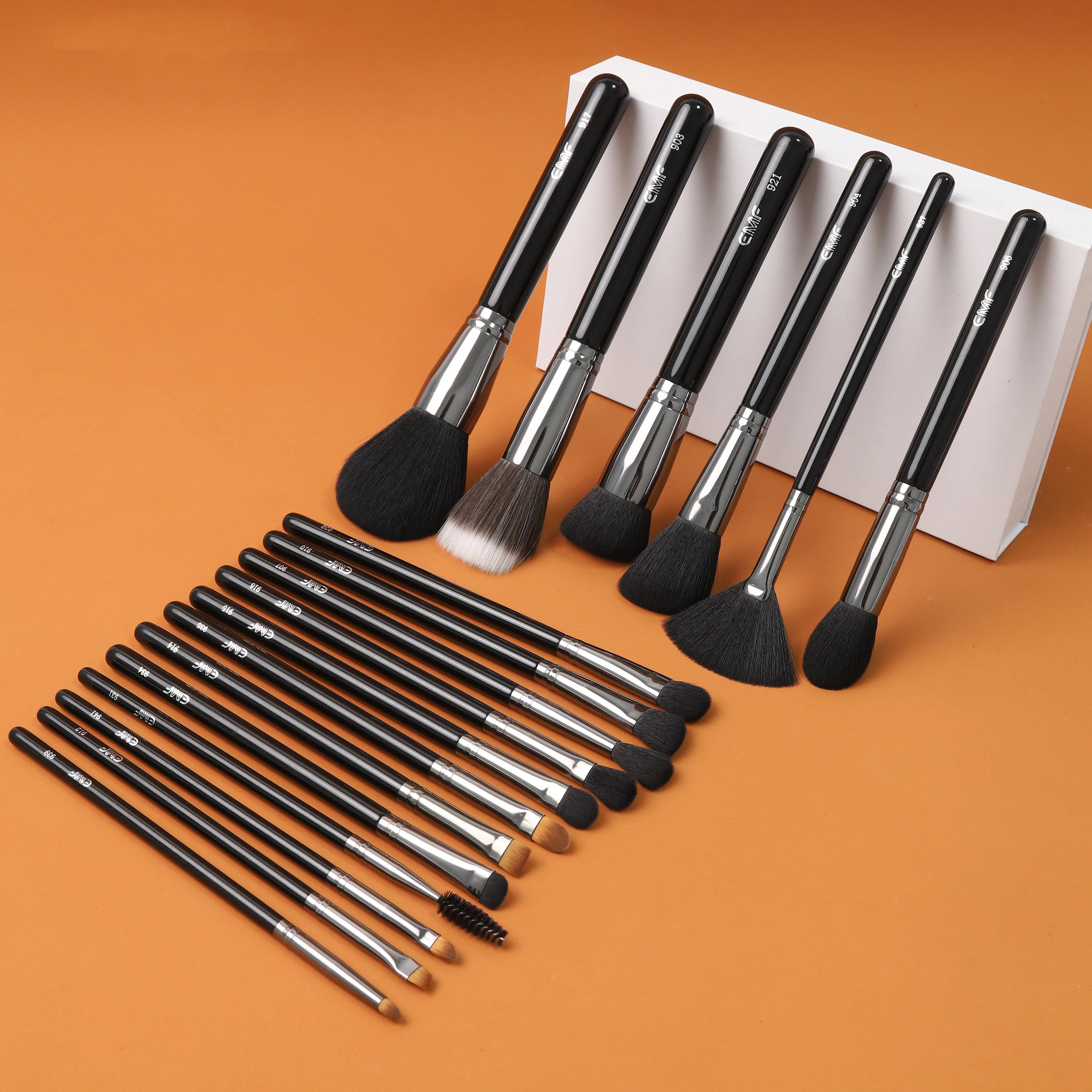 EMF Professional 18pcs Makeup Brush Set Black Vegan Soft Powder Foundation Eyeshadow Private Label Makeup Brushes Wholesale