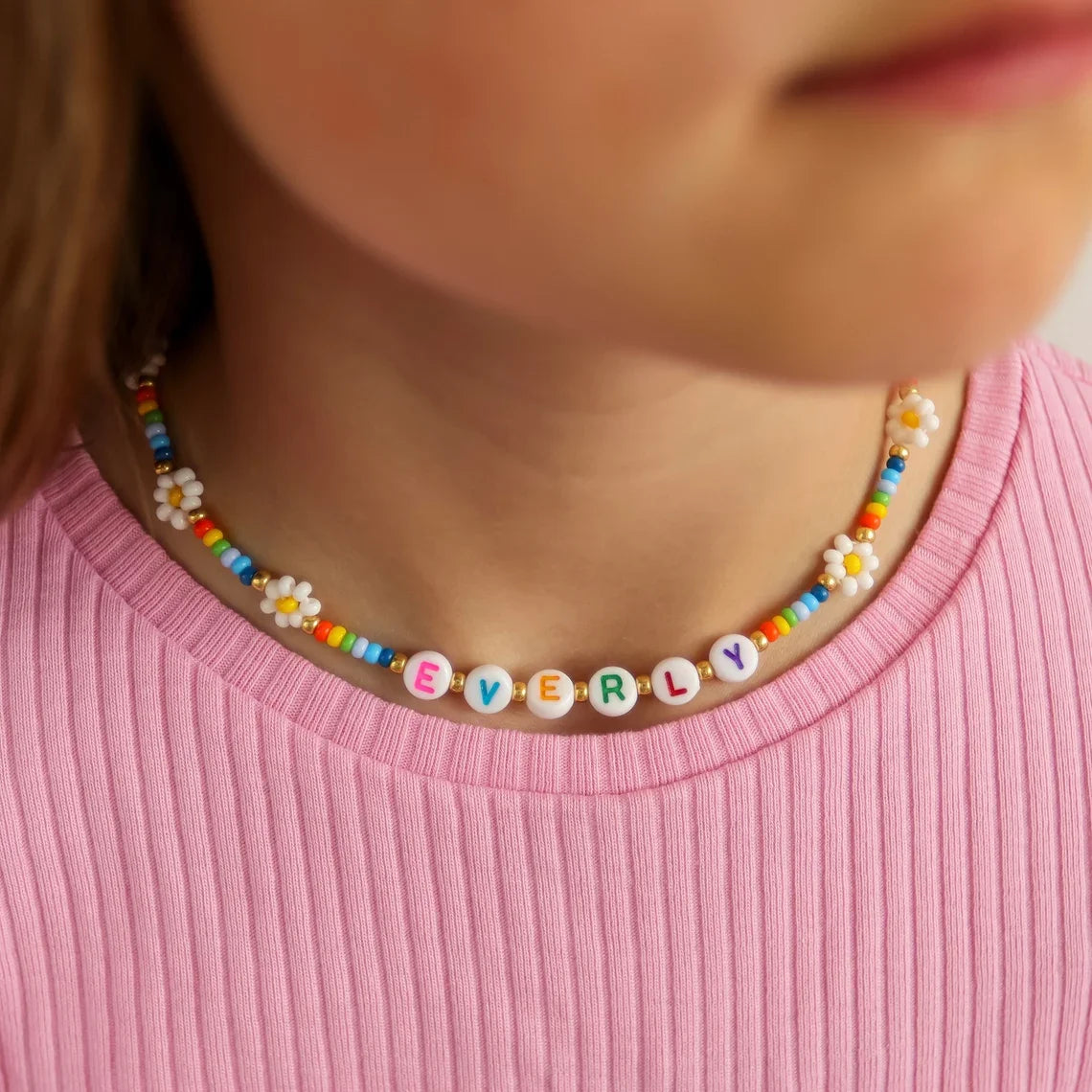Qiuhan Bohemian Hand Woven Little Daisy Flowers Rainbow Acrylic Custom Name Necklace