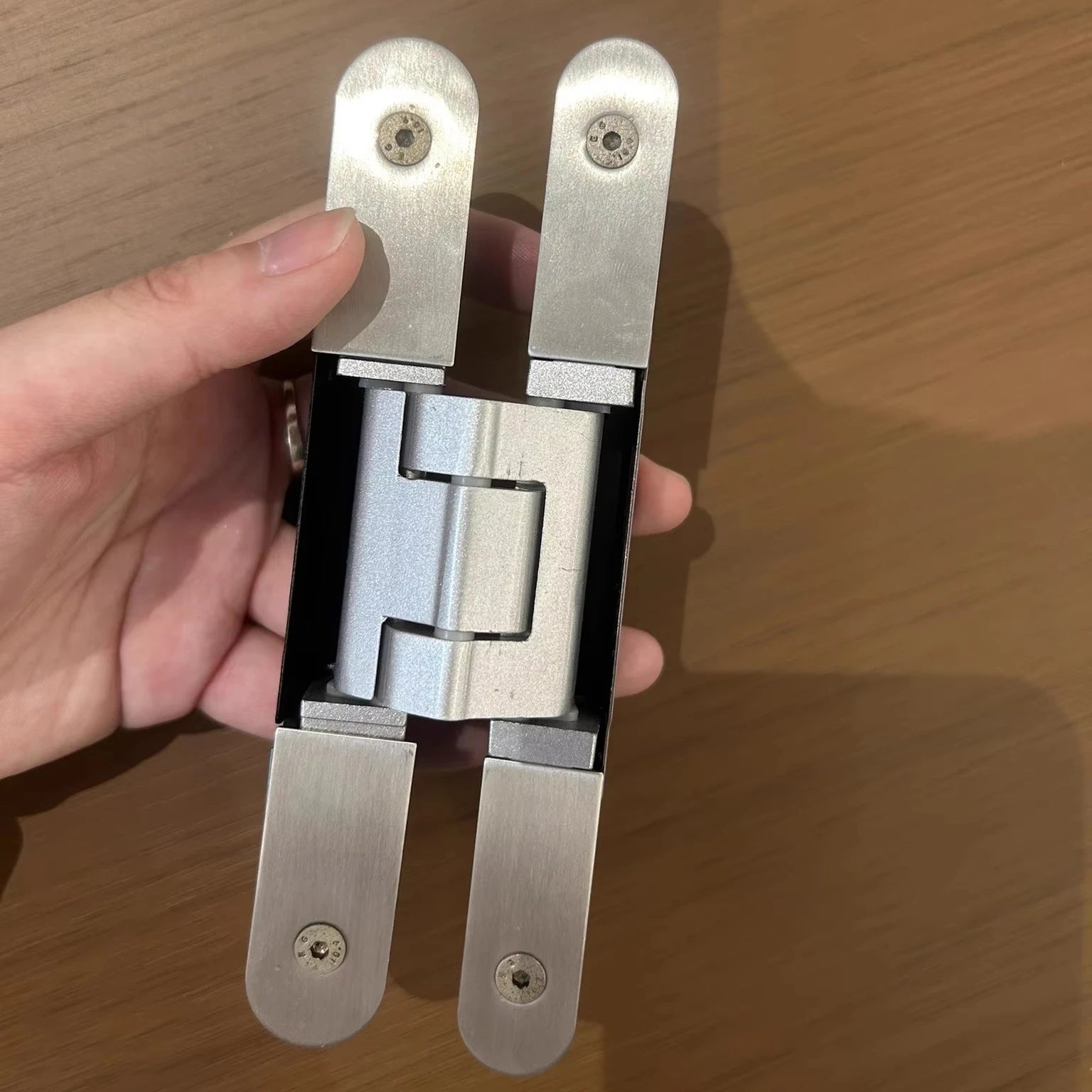 40KGS Aluminum Profile Narrow Door Frame Invisible Hinge Zinc Alloy 180 Degree Opening Adjustable Concealed Hinge