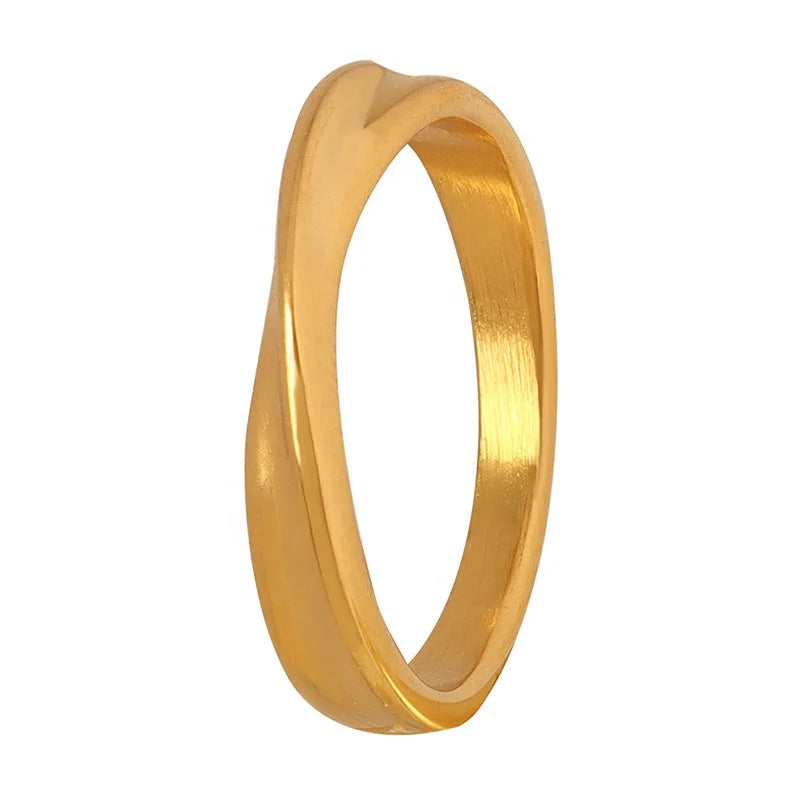 Minimalist Women 18K Gold PVD Plated Stainless Steel Mobius Strip Ring
