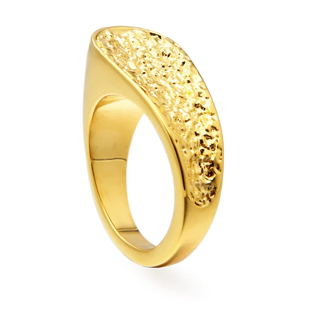 New Arrival Wholesale Trendy Rings for Women 3D Geometric Gold Color Finger Ring Personality Fashion Jewelry.