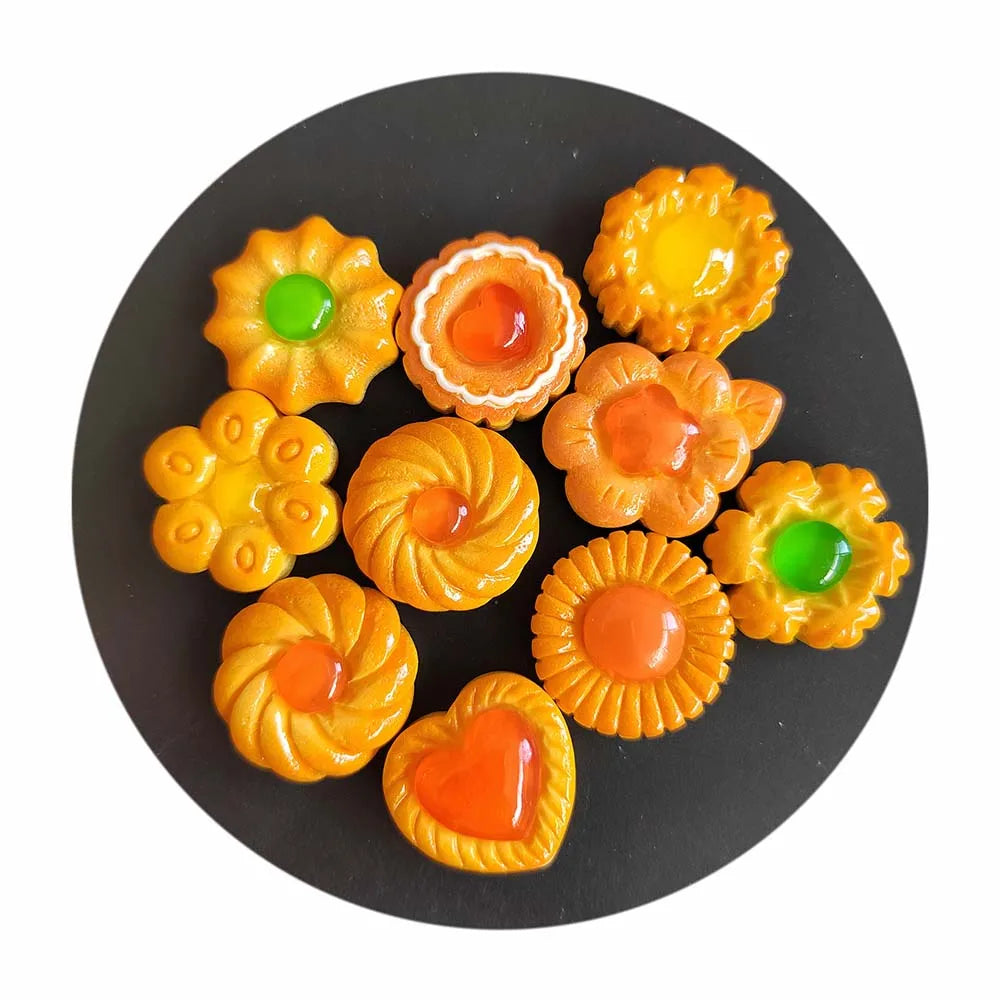 100Pcs/Lot Assorted Artificial Biscuits Cookies Realistic Dessert Doll House Food Toys for Home Kitchen Room Tableware Display