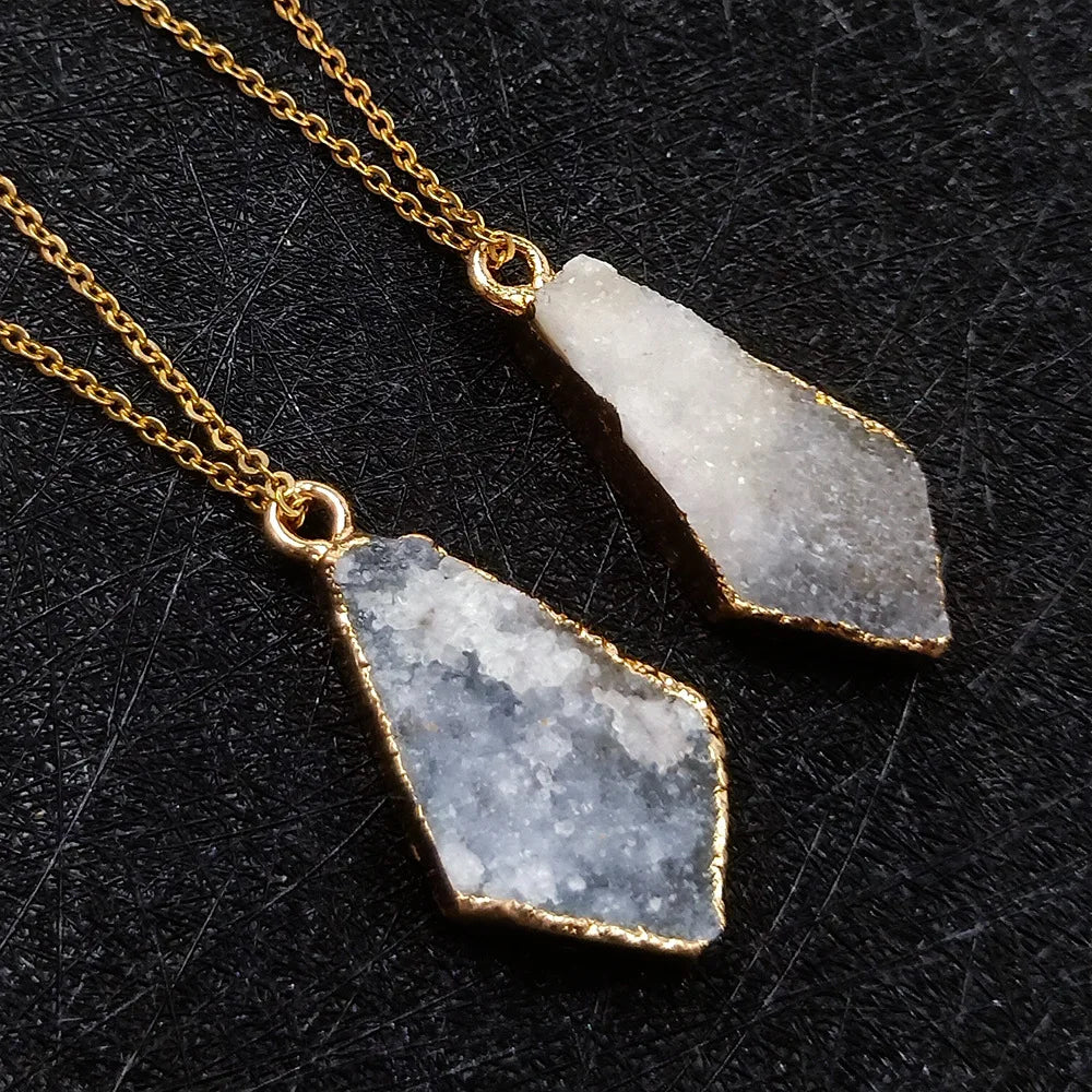 2026 Wholesale Royal Style Alloy Embossed Pattern Agate Cluster Double-sided Pendant European Temperament High-grade Necklace