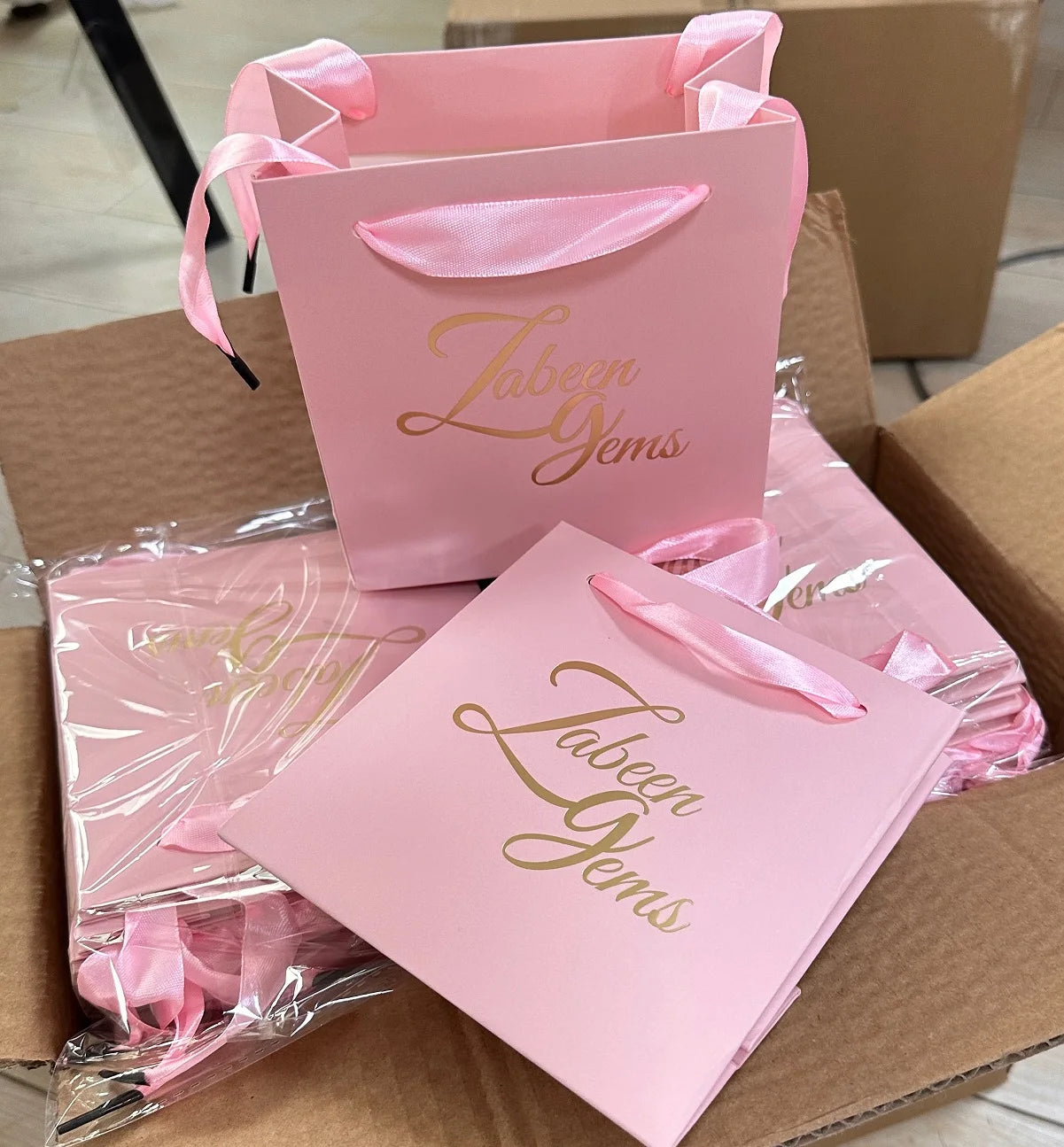 Custom Printed Cardboard Bag Shopping Paper Bag with Handles Hot Stamping Bag