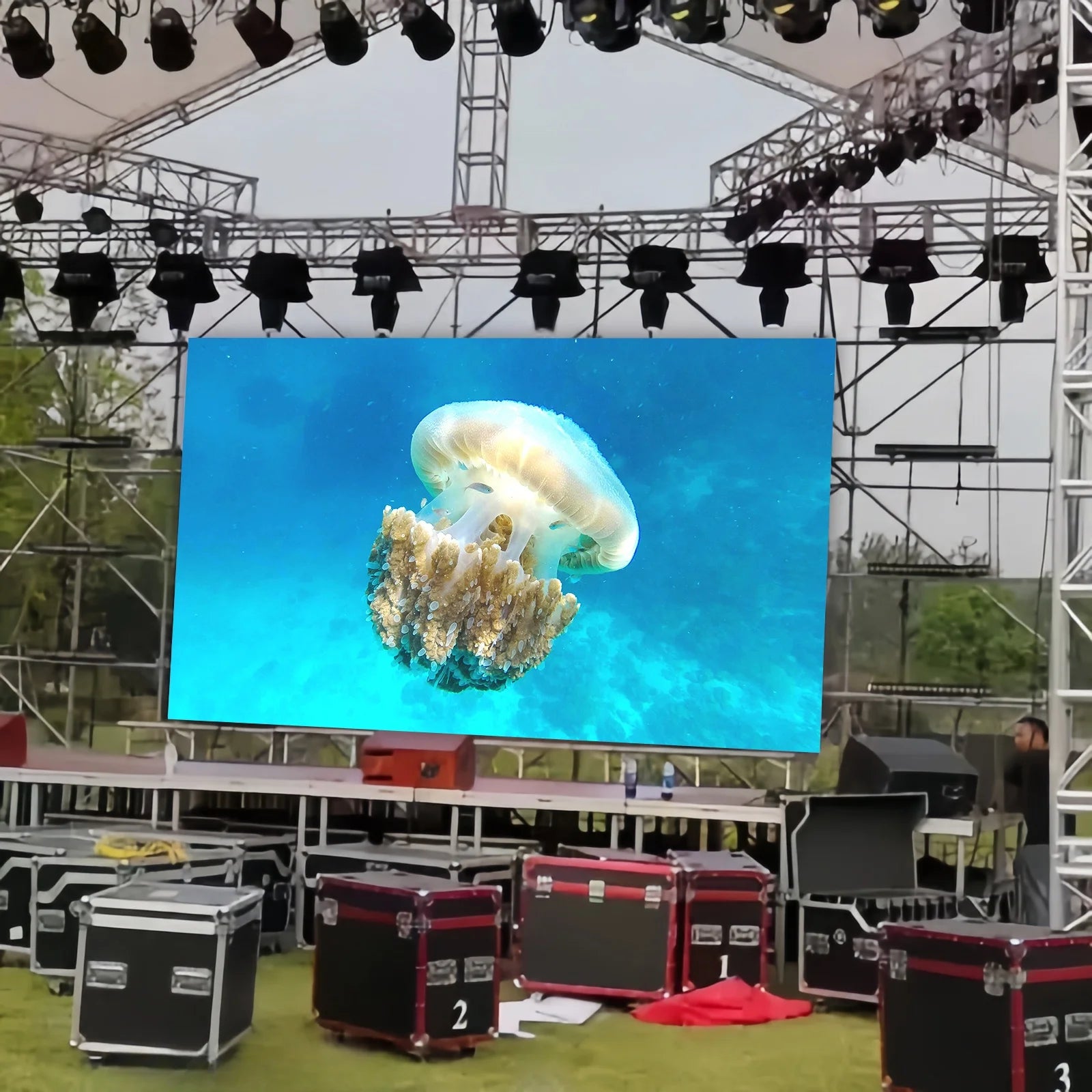 Outdoor Giant Stage Background Seamless Splicing Rental LED Display Screen P2.9 P3.91 P4.81 500x1000mm Video Wall